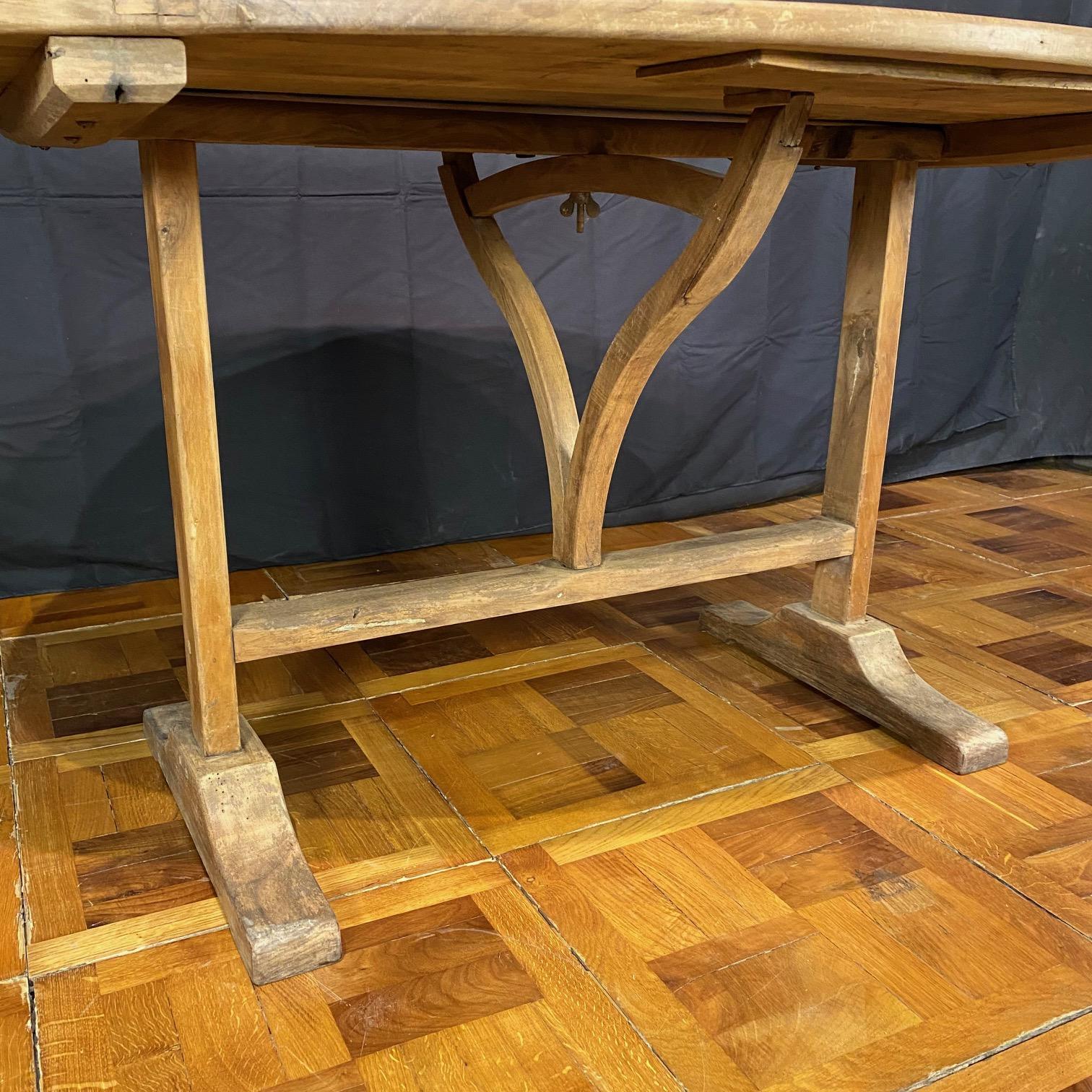 Chêne Antique French Oval Bleached Walnut Wine Tasting Table en vente
