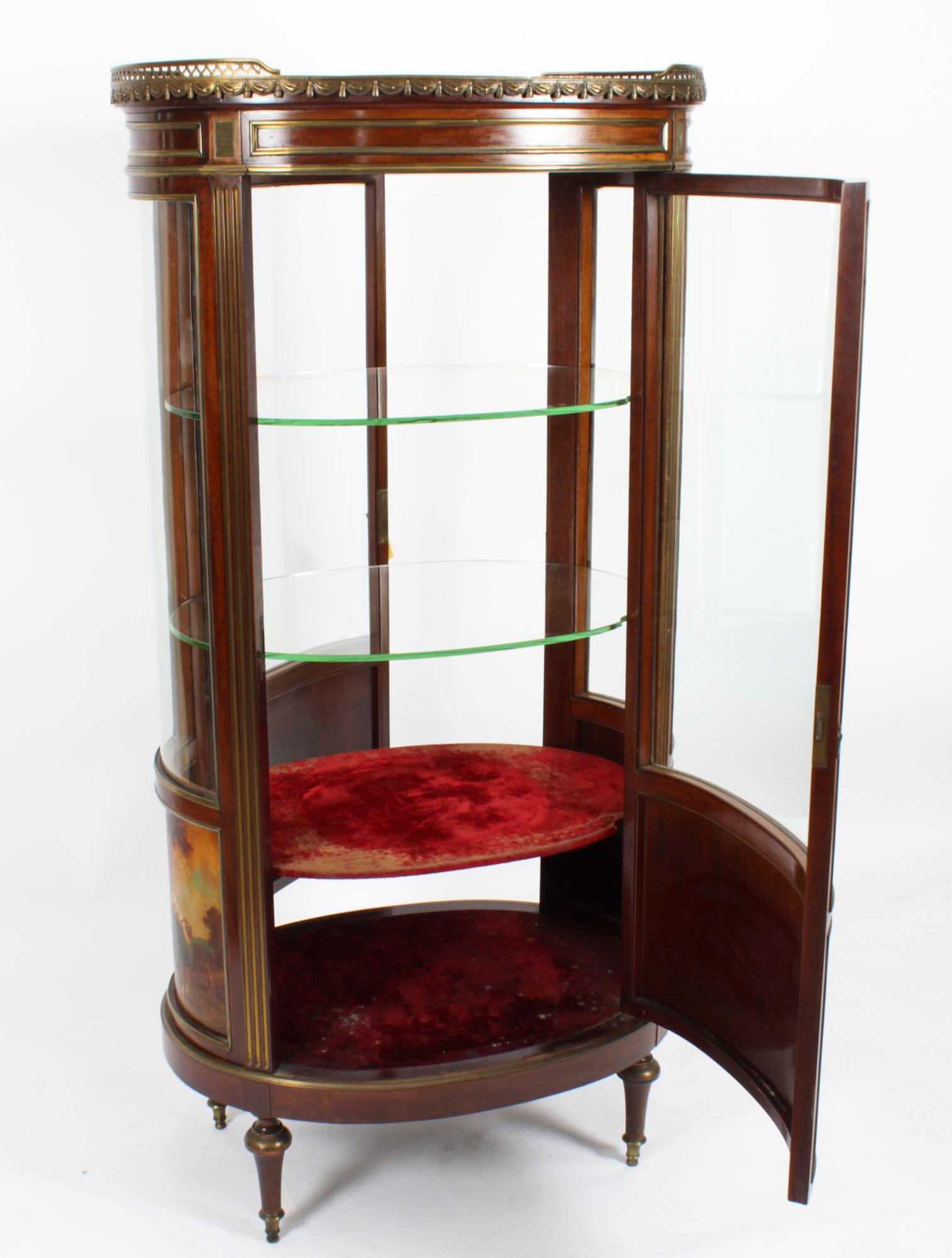 Antique French Oval Free Standing Vernis Martin Cabinet Vitrine, 19th Century For Sale 5