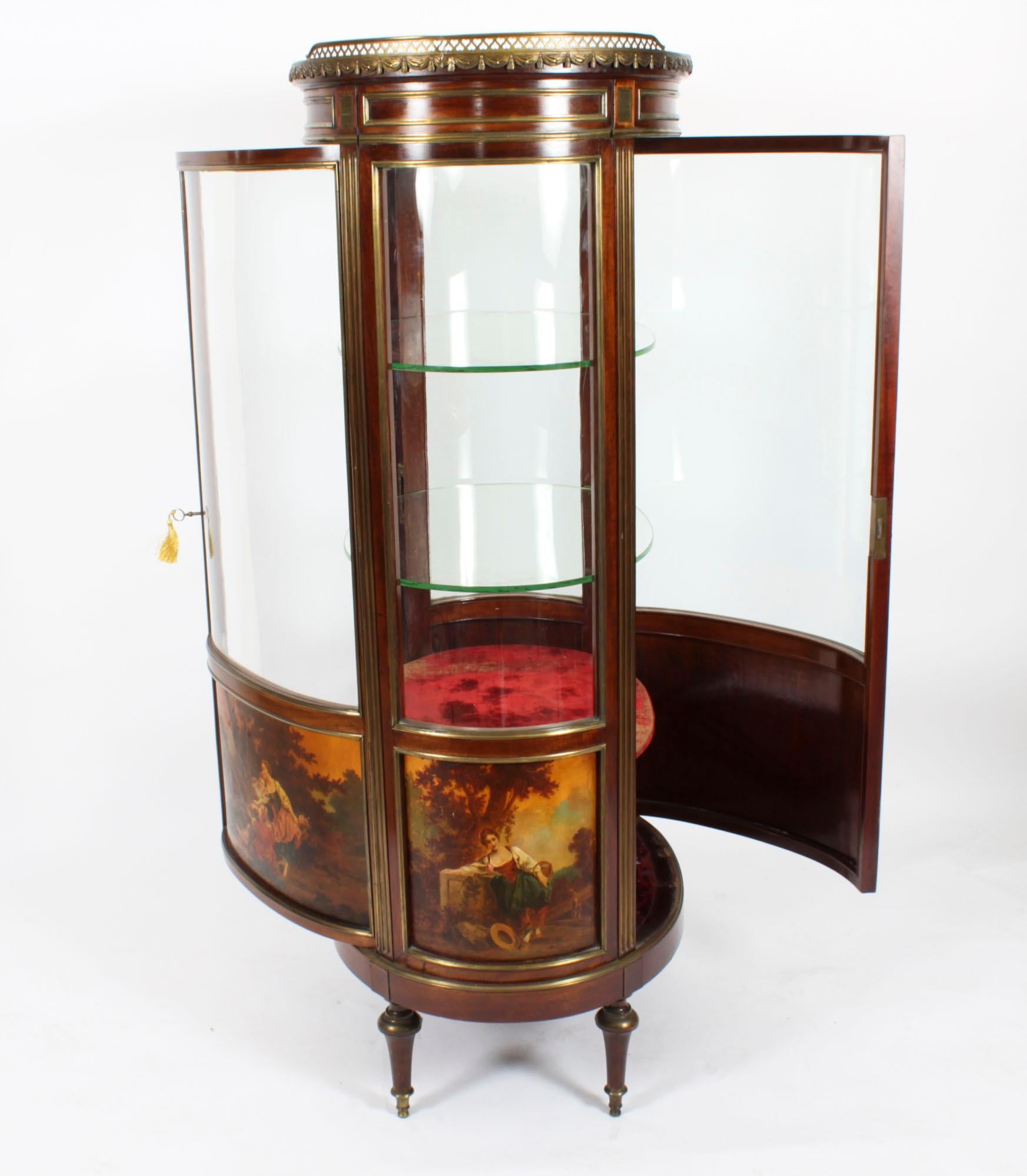 Antique French Oval Free Standing Vernis Martin Cabinet Vitrine, 19th Century For Sale 9