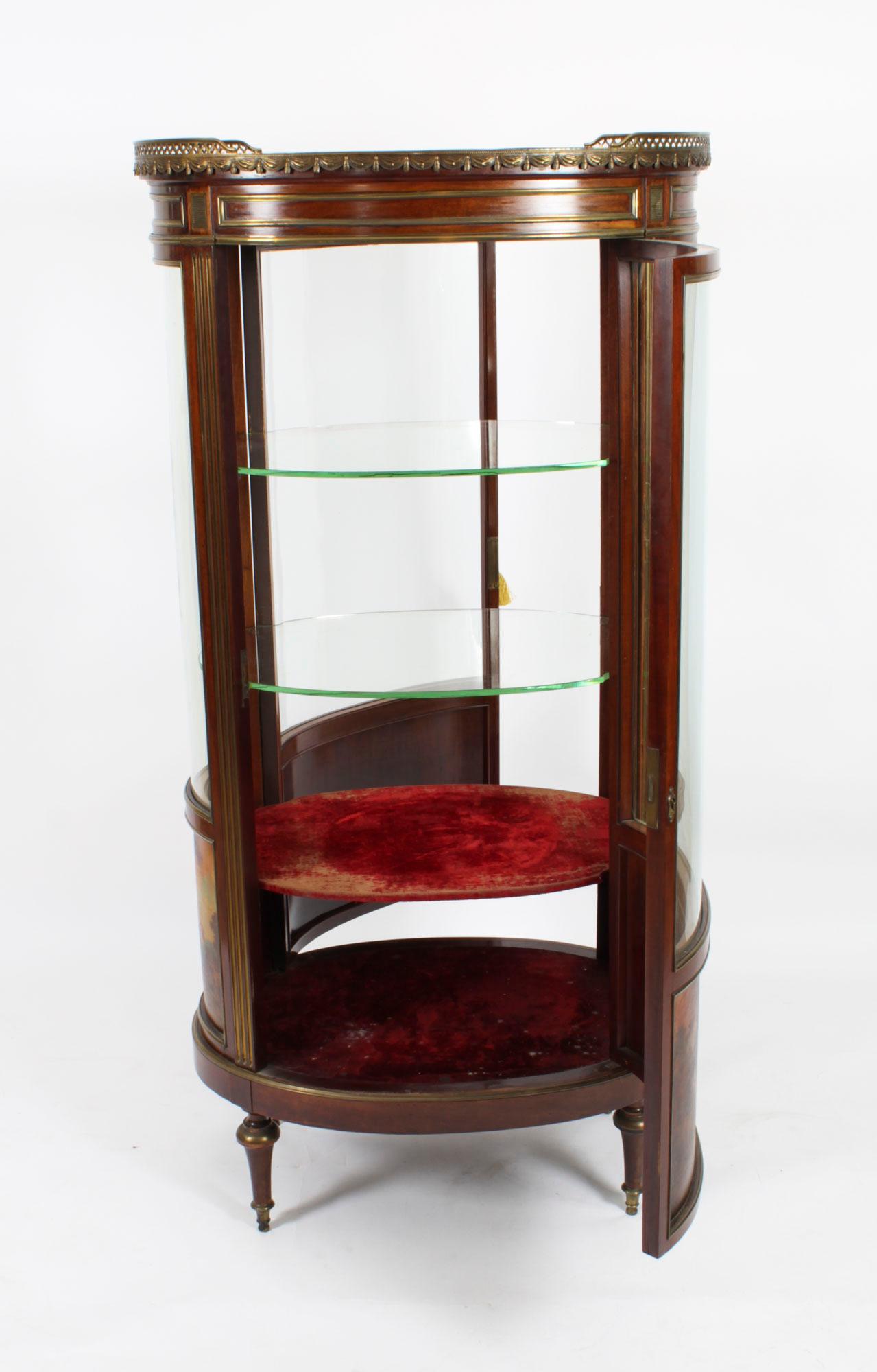Antique French Oval Free Standing Vernis Martin Cabinet Vitrine, 19th Century For Sale 3