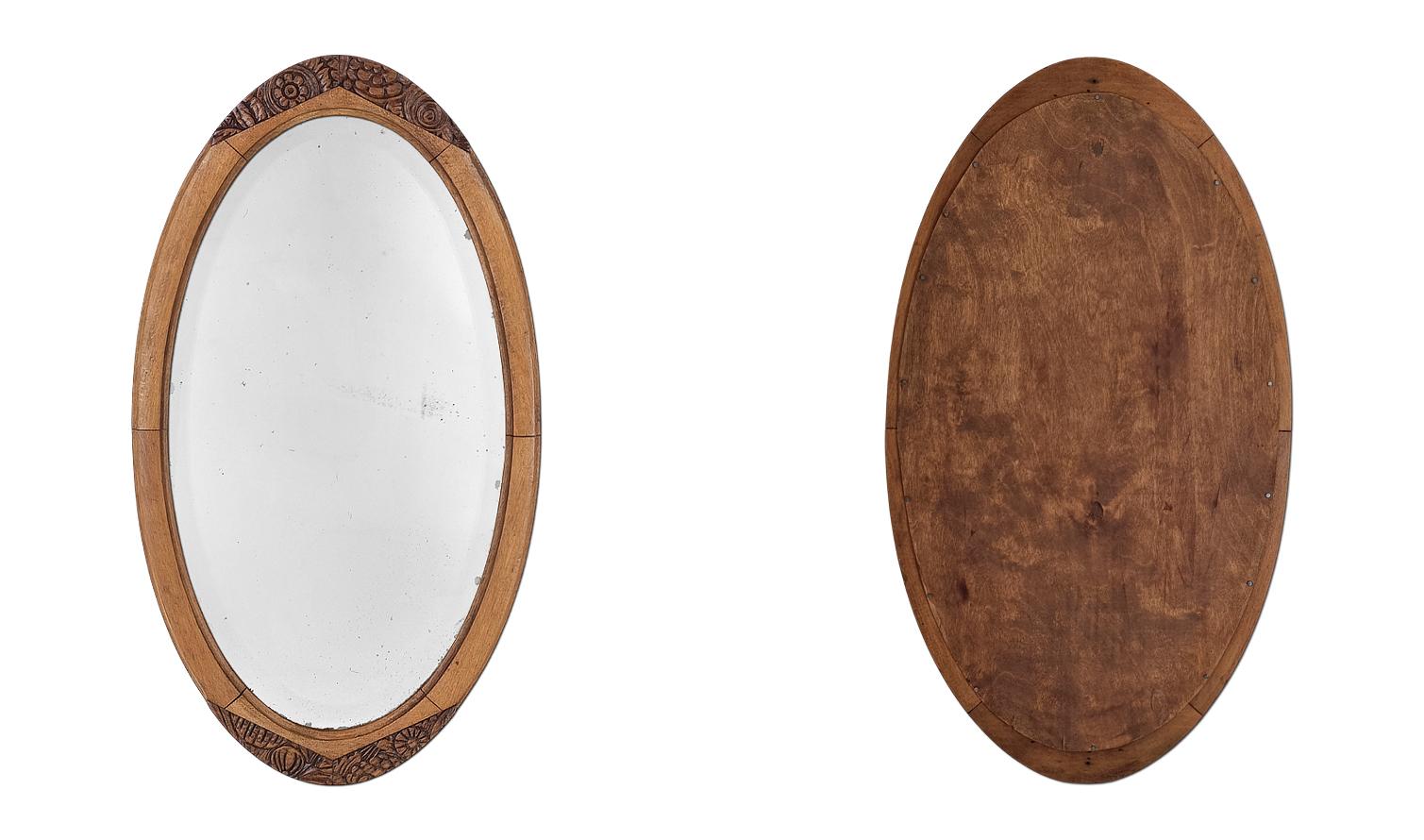 Antiguo Espejo Francés Ovalado de Madera Natural Tallada con Decoración Floral, circa 1940 en venta 6