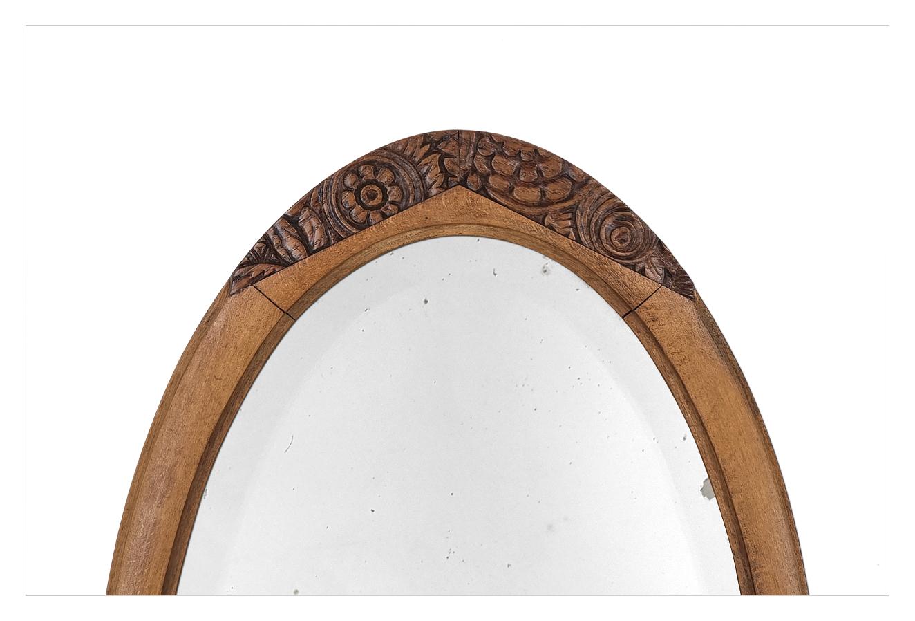 Antiguo Espejo Francés Ovalado de Madera Natural Tallada con Decoración Floral, circa 1940 Tallado en venta