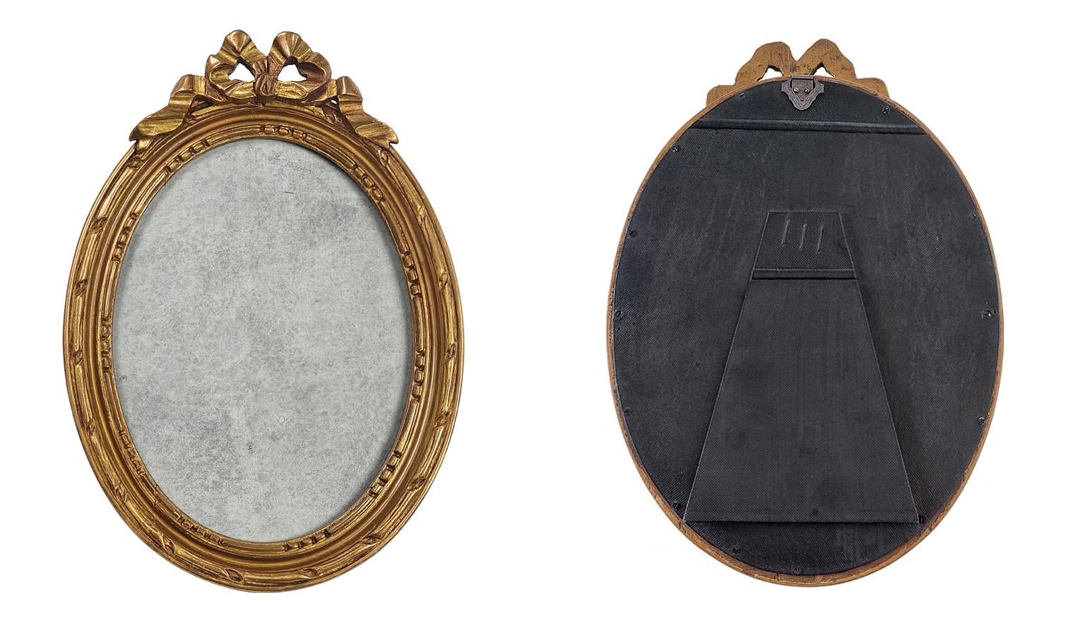 Marco de fotos ovalado francés antiguo de madera tallada dorada con lazo, circa 1900 en venta 1