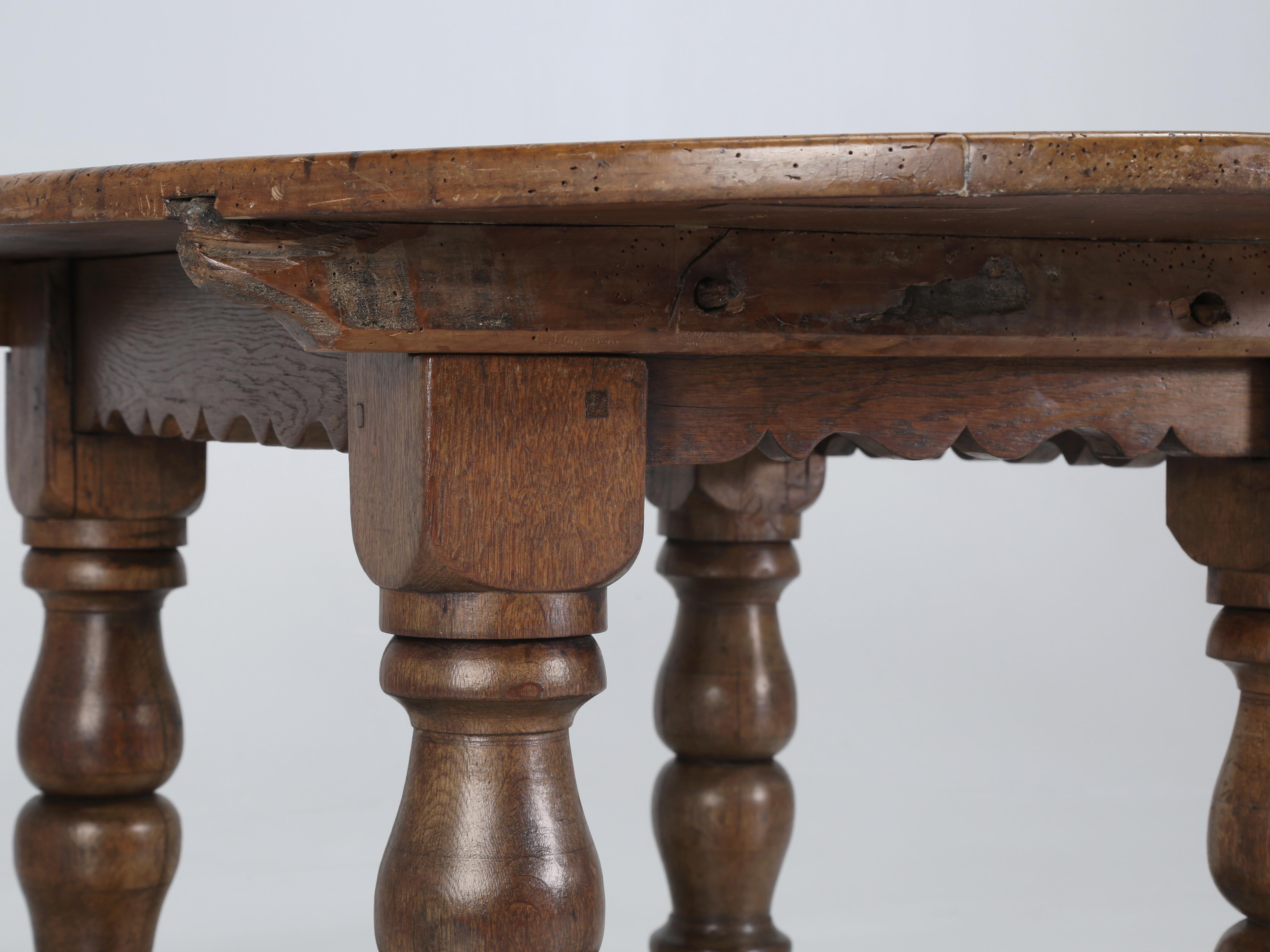 Antique French Oval Walnut Coffee/Tea Table Bordeaux c1700's Fabulous Patina For Sale 4