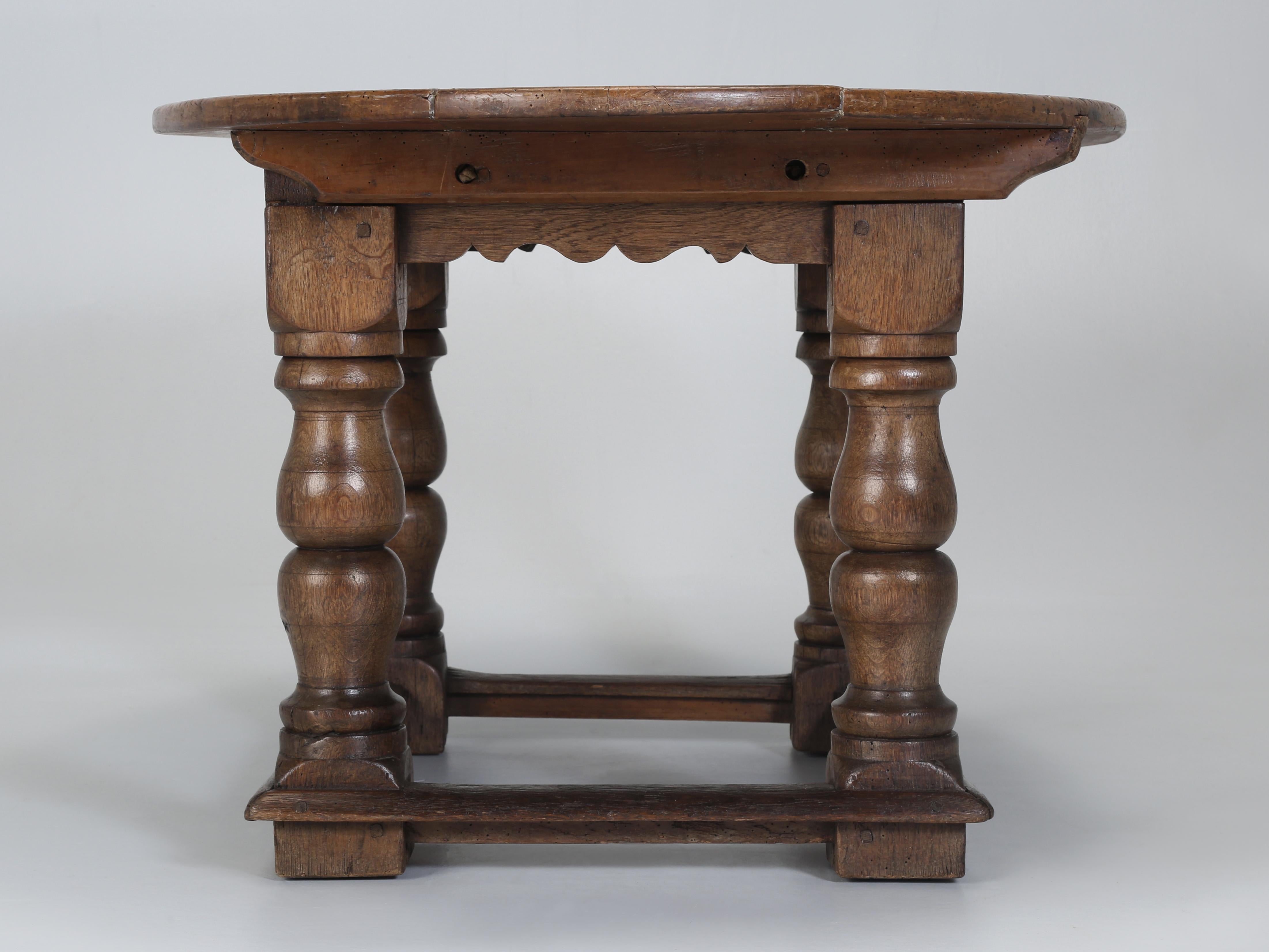 Antique French Oval Walnut Coffee/Tea Table Bordeaux c1700's Fabulous Patina For Sale 5