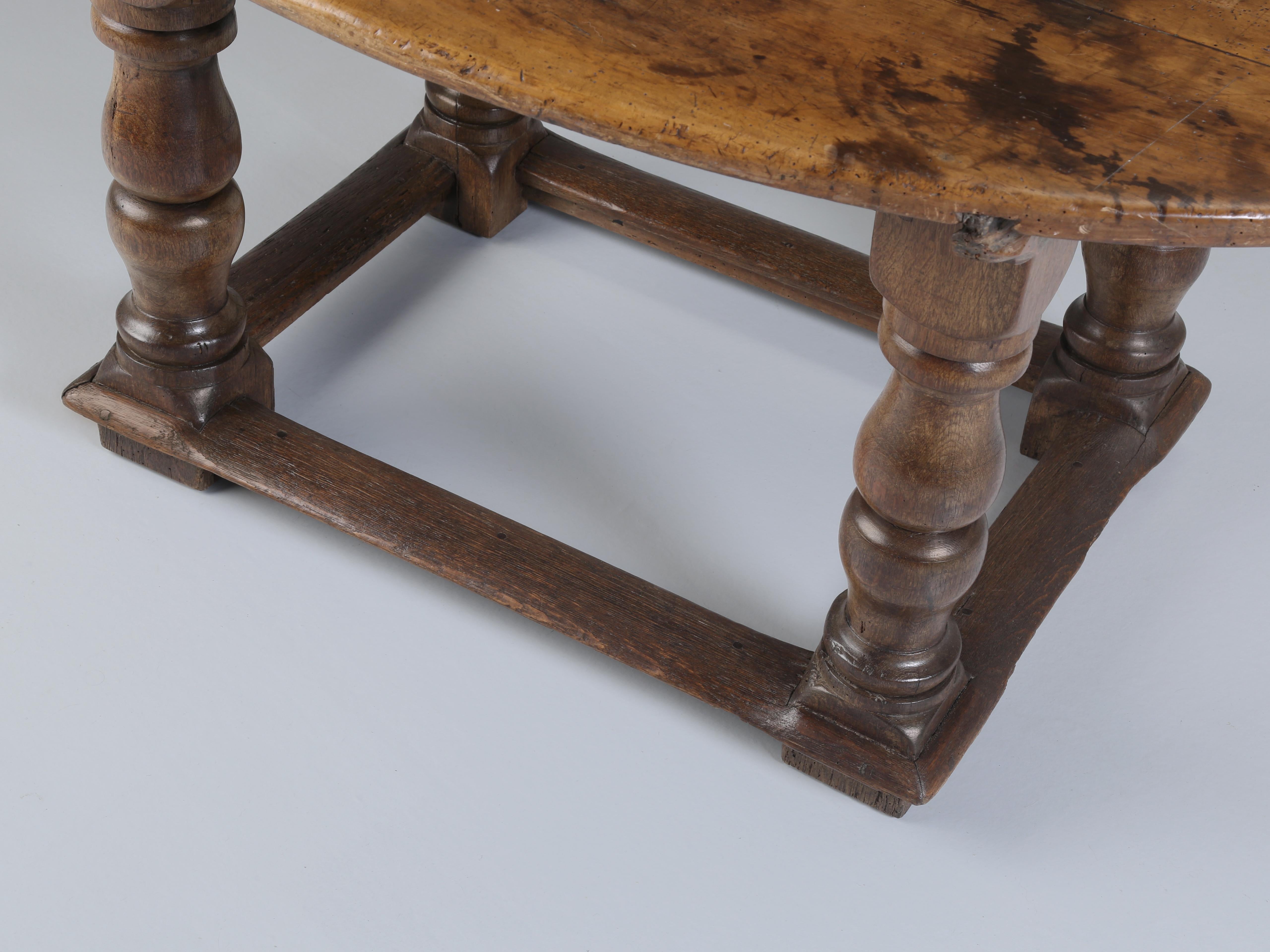 Antique French Oval Walnut Coffee/Tea Table Bordeaux c1700's Fabulous Patina For Sale 6