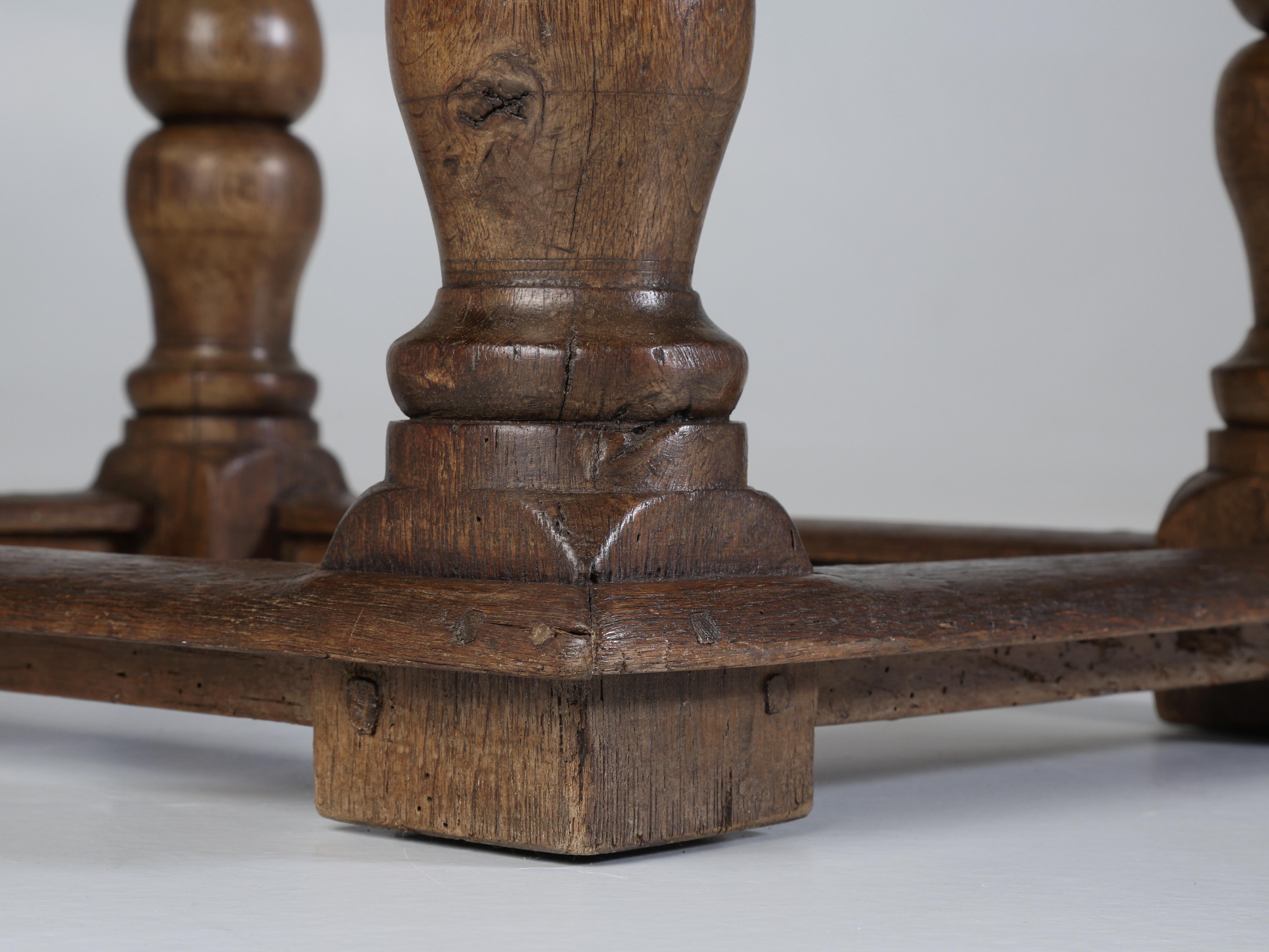 Antique French Oval Walnut Coffee/Tea Table Bordeaux c1700's Fabulous Patina For Sale 8