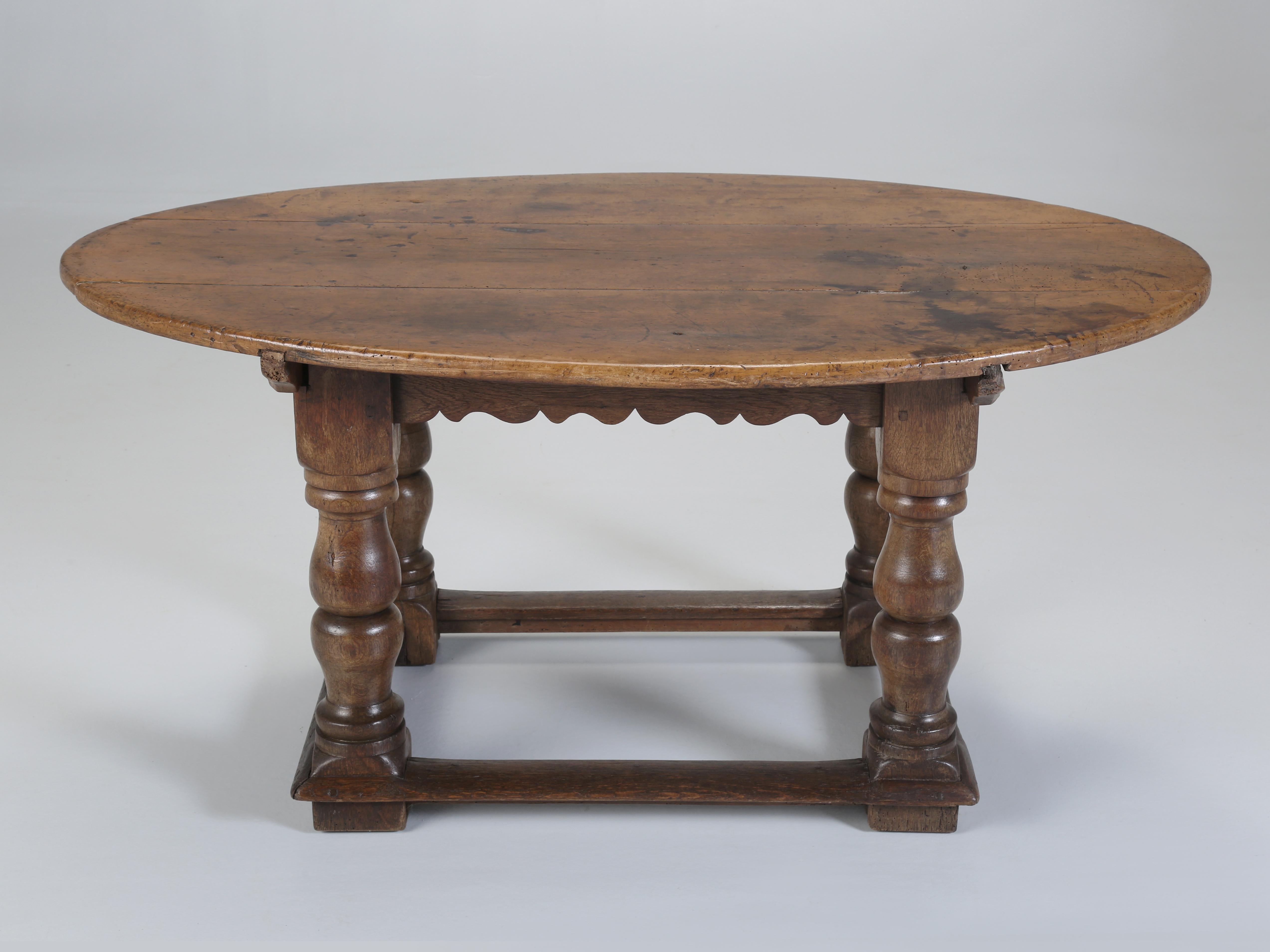 Late 18th Century Antique French Oval Walnut Coffee/Tea Table Bordeaux c1700's Fabulous Patina For Sale