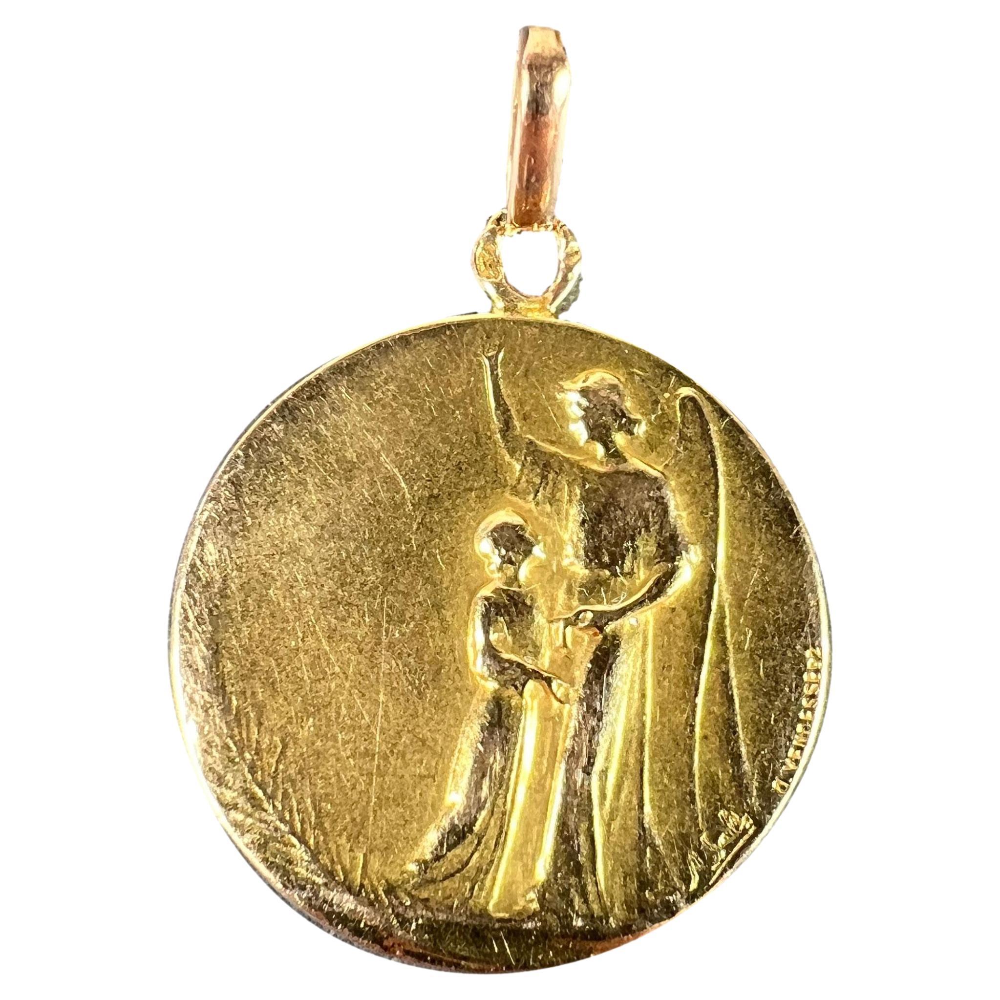Antique French Ovide Yencesse Angel 18 Karat Yellow Gold Medal Pendant en venta