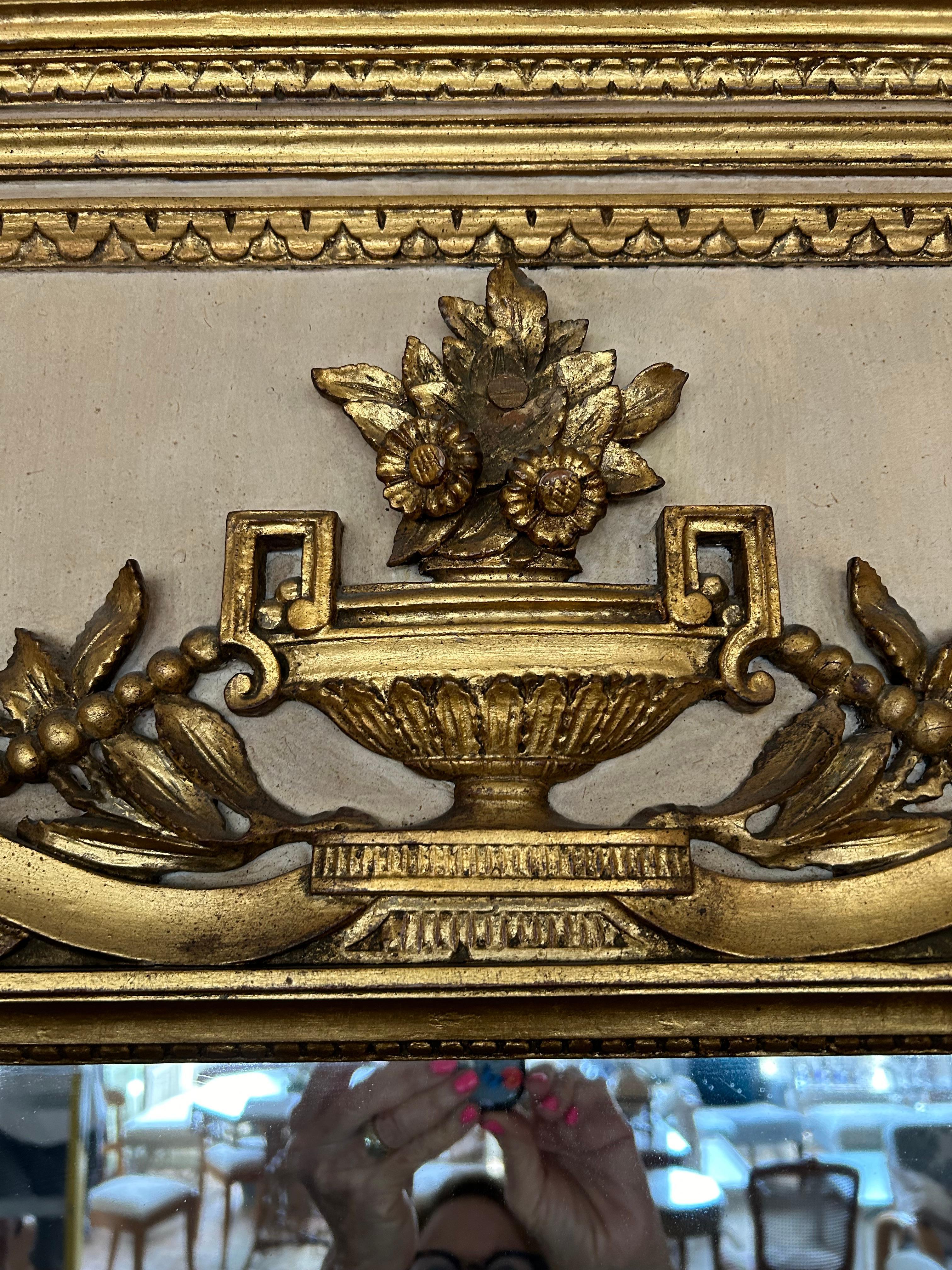Antique miroir Trumeau Louis XV peint et doré en vente 3