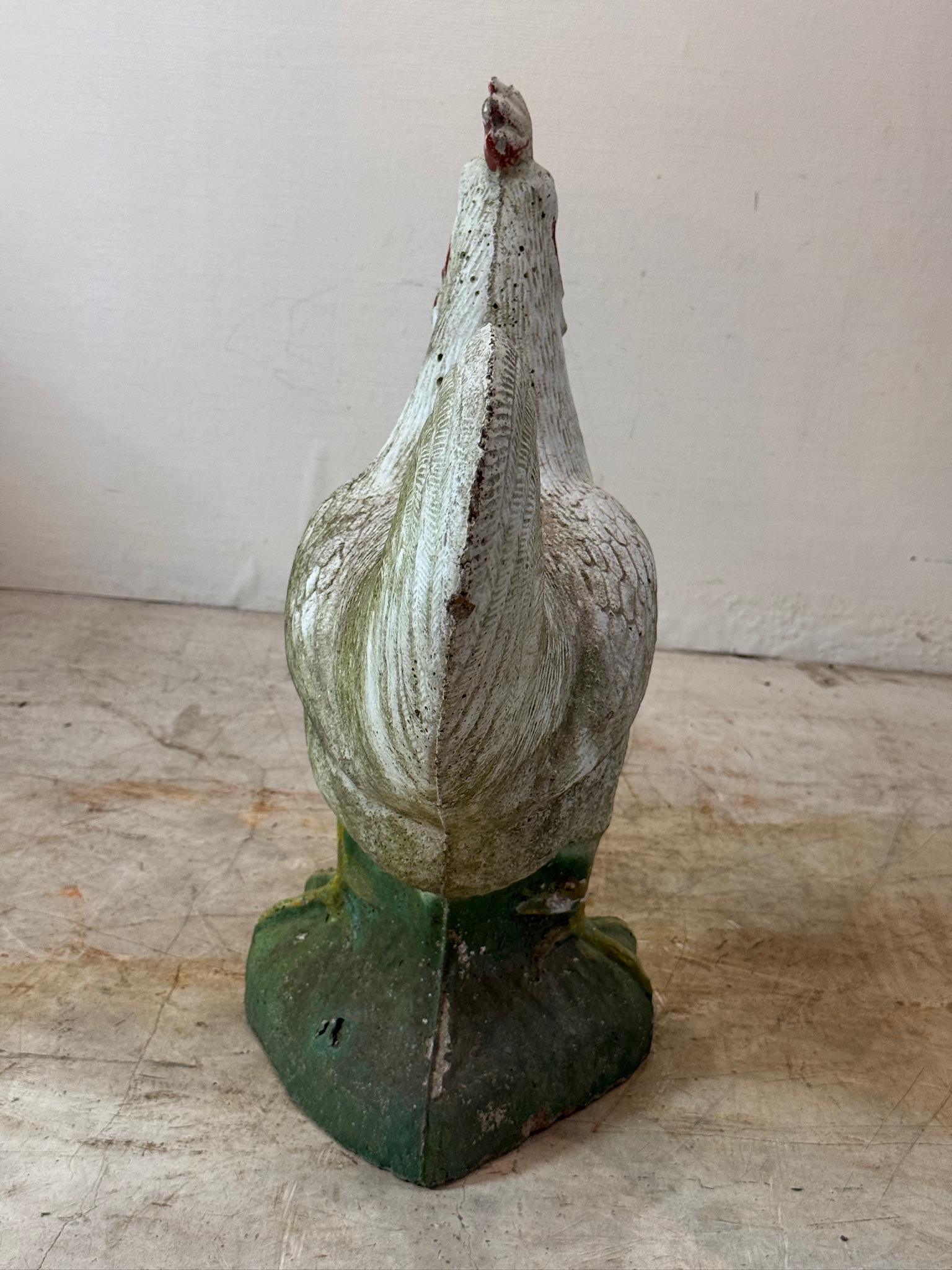 Antique French Estatua de Jardín de Gallo de Hormigón Fundido Pintada Pintado a mano en venta