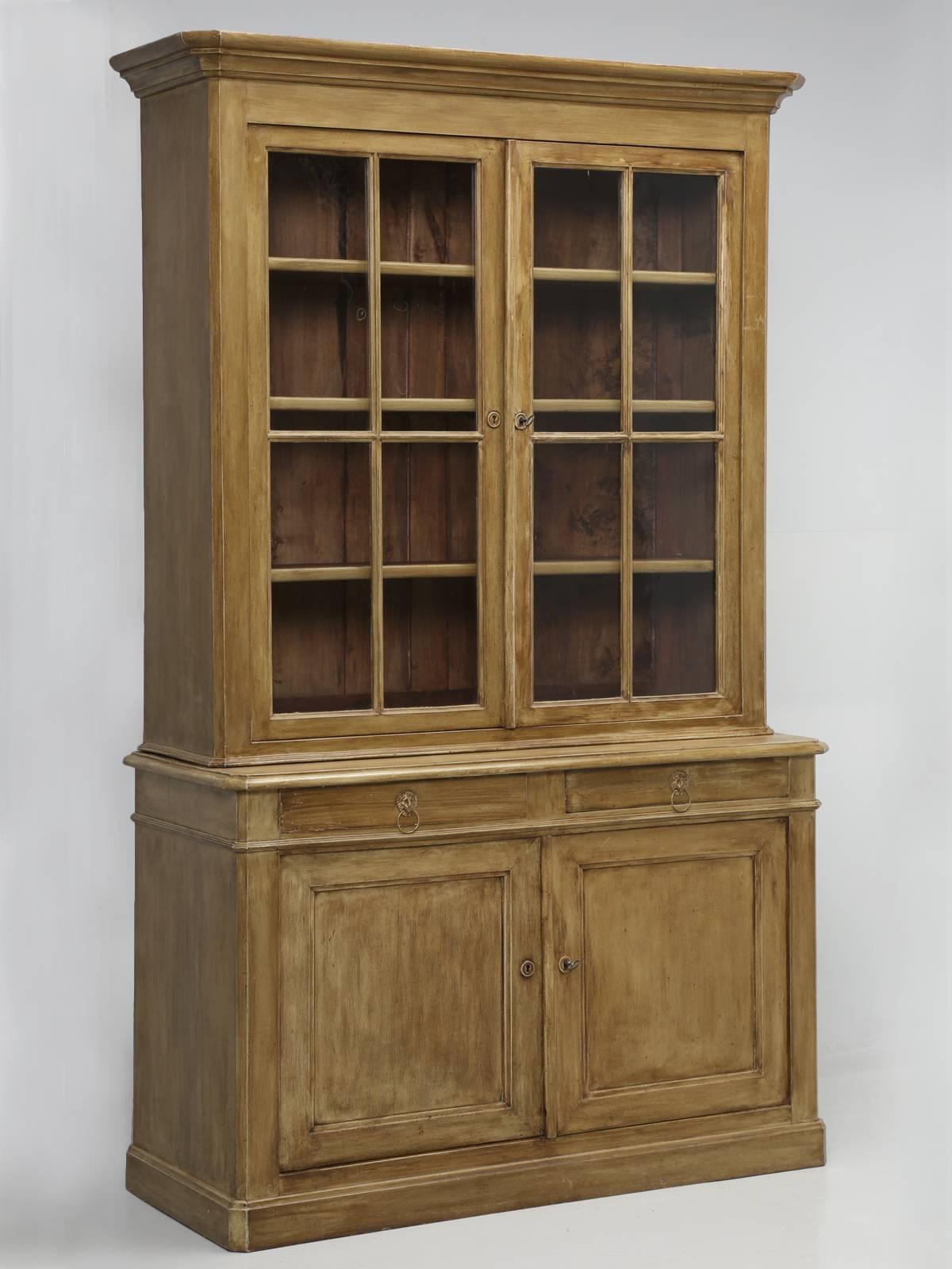 Antique French China cabinet from Bordeaux, in the most unusual and beautiful painted finish. This antique French china cabinet had a painted finish, done in a bit of faux grain look, but not what you would normally see. The paint looks old and