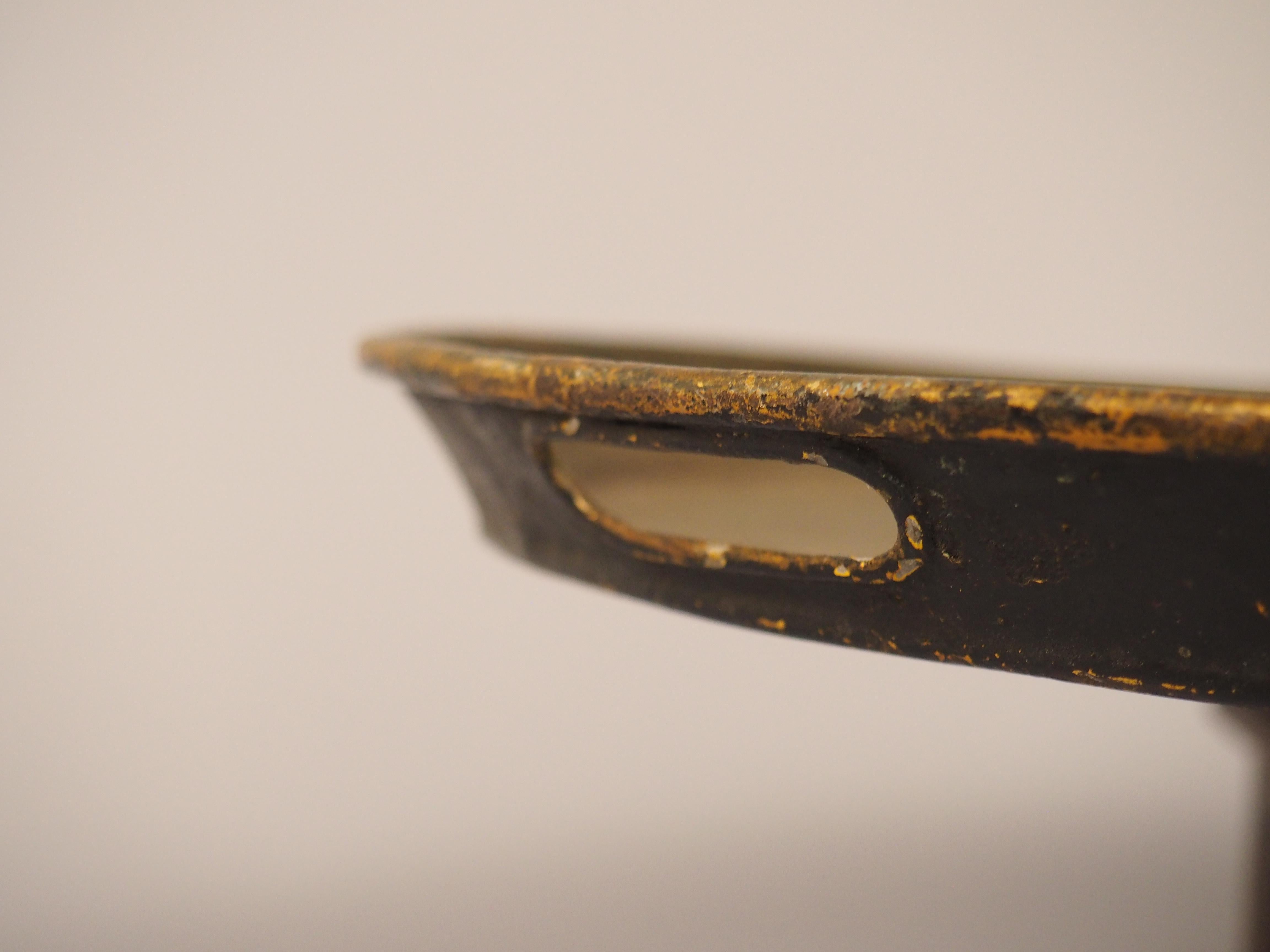 Weitere Informationen folgen in Kürze...

A beautiful French serving tray, from circa 1870, hand-painted in the style of Napoleon III.  Painted over an olive ground, the tray depicts a large woven basket with a blue bow overhead, which is