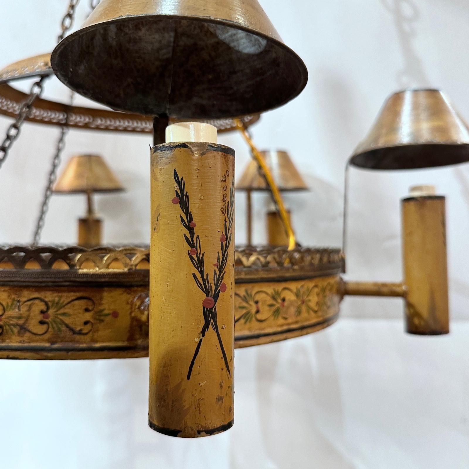 Lustre ancien en tôle peinte française Bon état - En vente à New York, NY