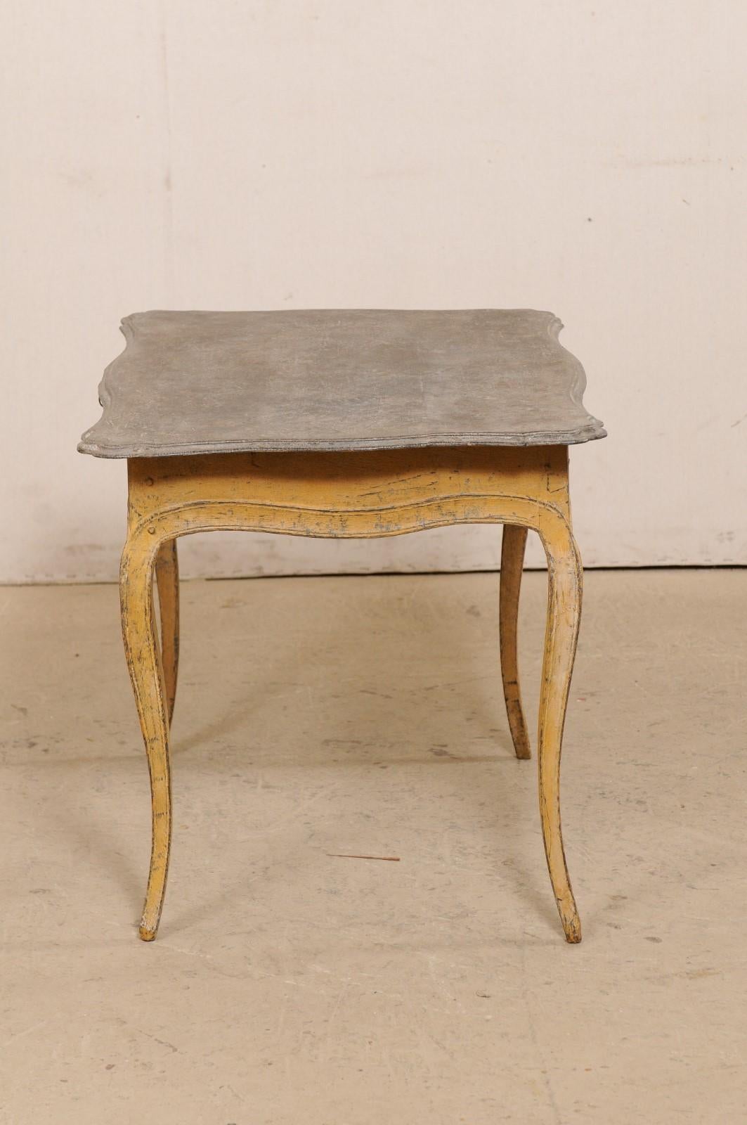 Bois Ancienne table de bonheur-du-jour ou d'appoint en bois peint français avec un seul tiroir en vente