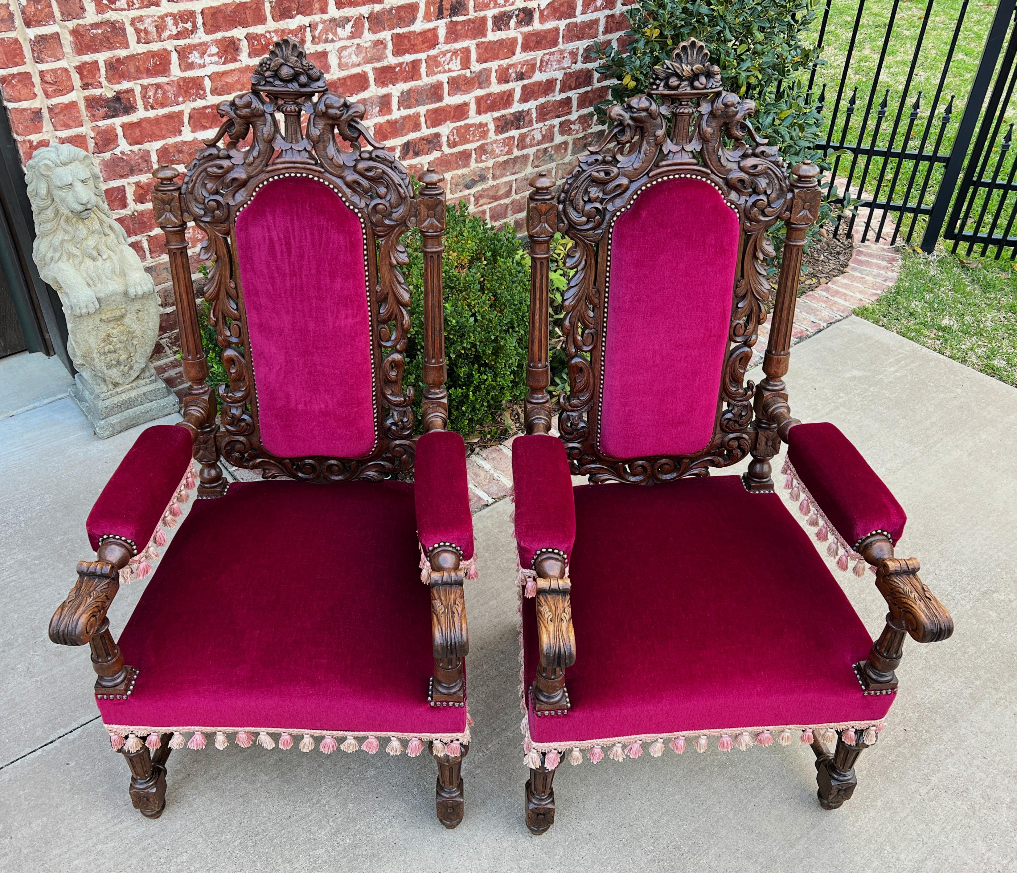 Paire de fauteuils français anciens Fauteuils de salon Grande tapisserie rouge 19e siècle en vente 1