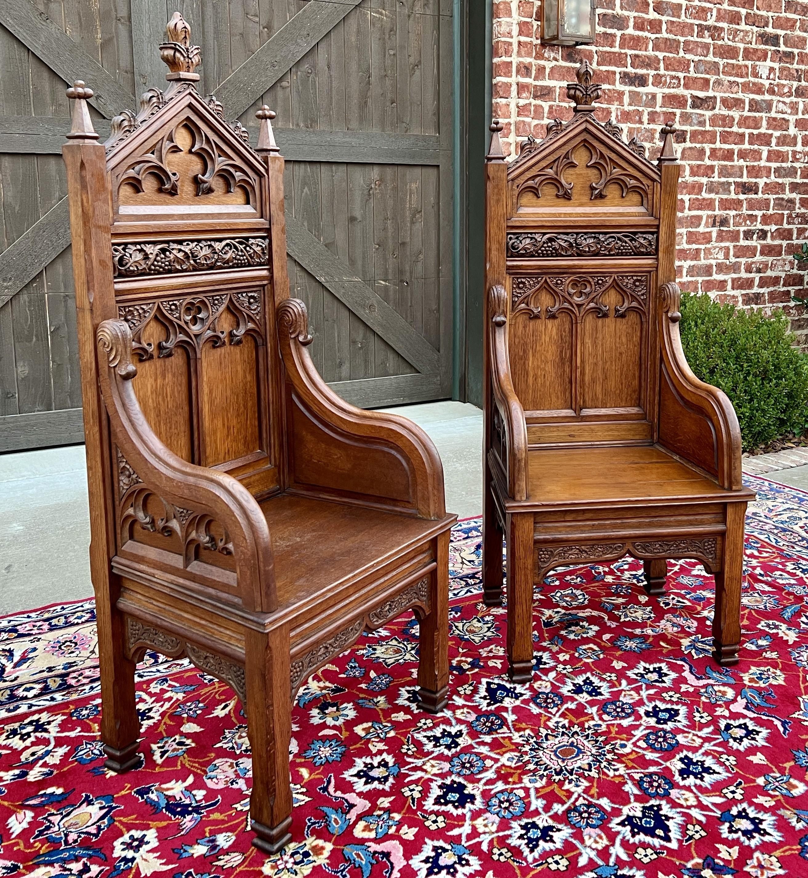 Néo-gothique Anciennes chaises d'autel d'évêques français de style néo-gothique, 19ème siècle en vente