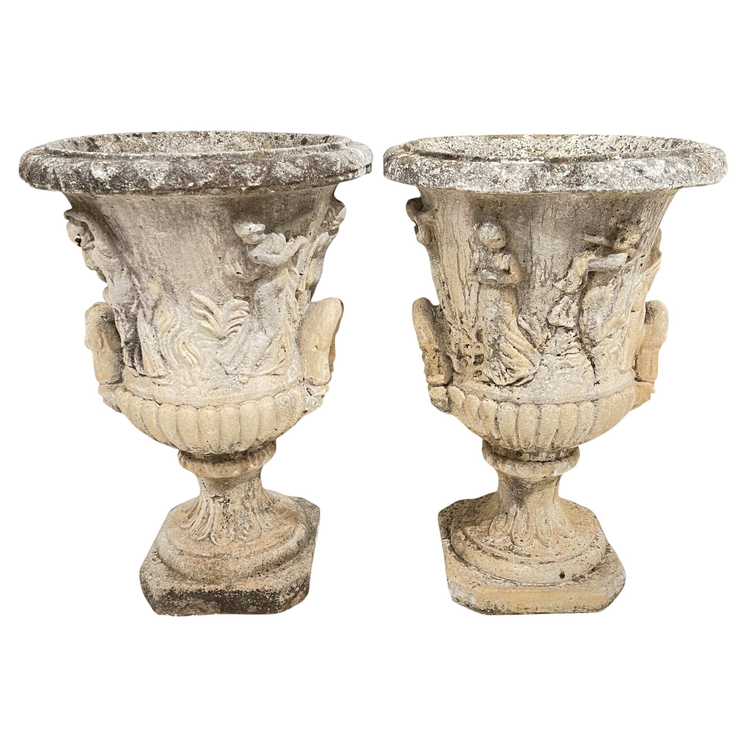 Antique French Paire de Jardinières en béton avec reliefs néoclassiques