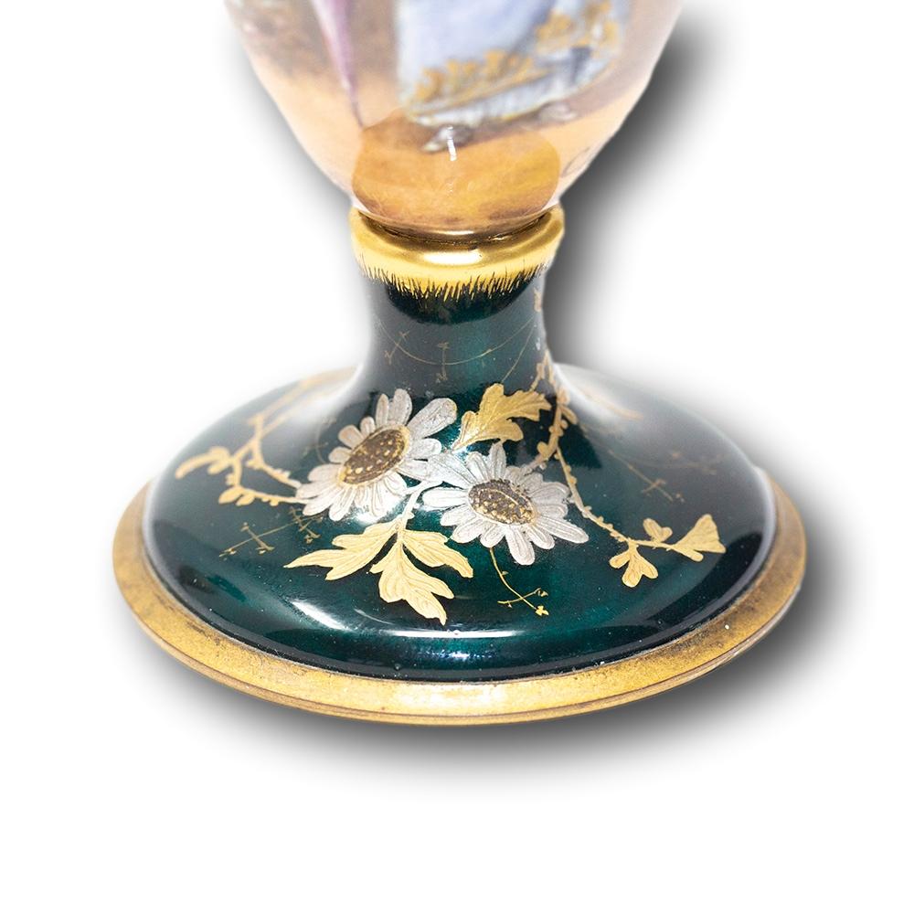 Paire de vases français anciens en émail de Limoges en vente 2