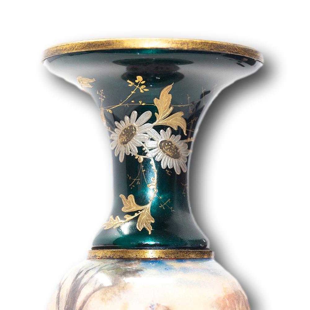 Paire de vases français anciens en émail de Limoges en vente 8