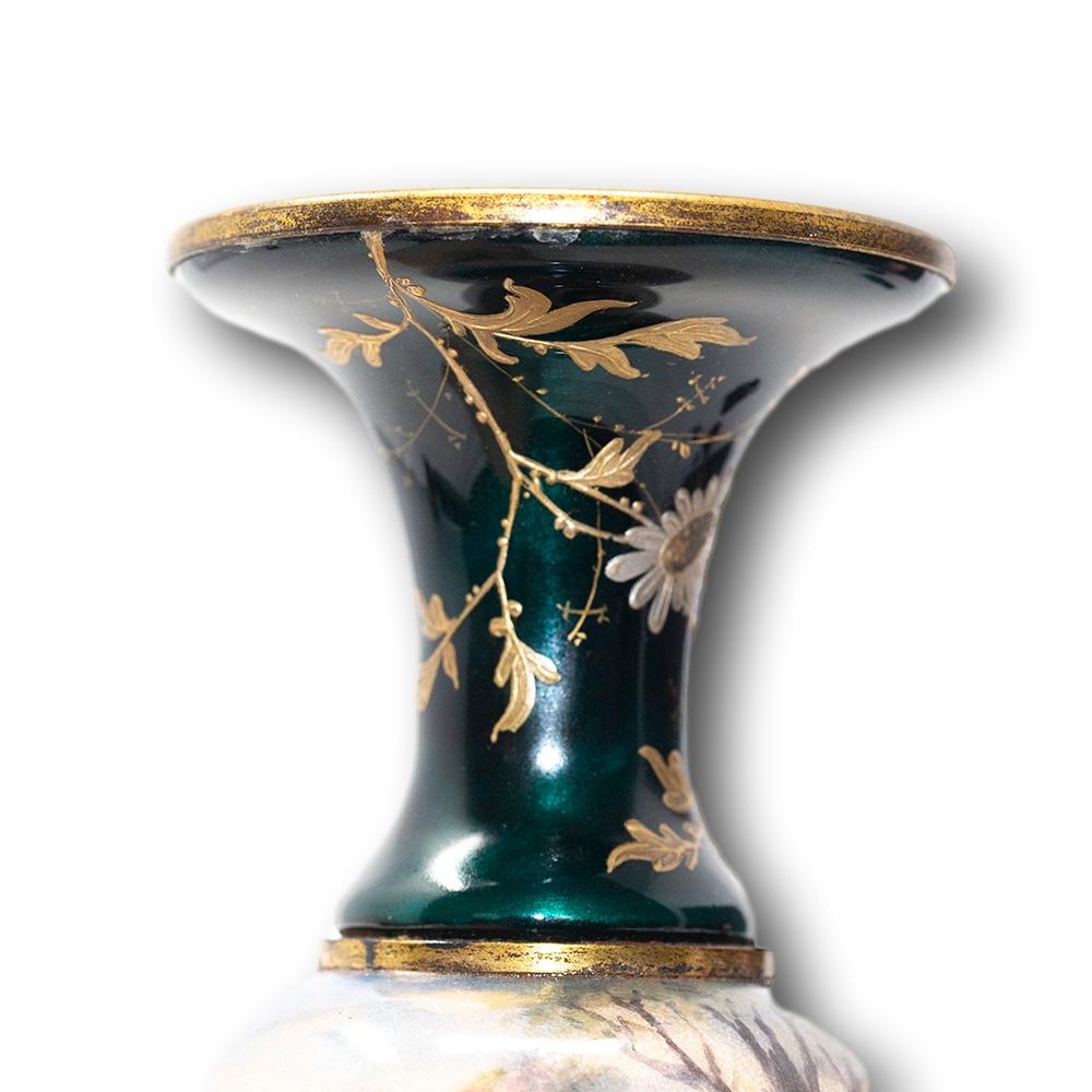 Paire de vases français anciens en émail de Limoges en vente 9