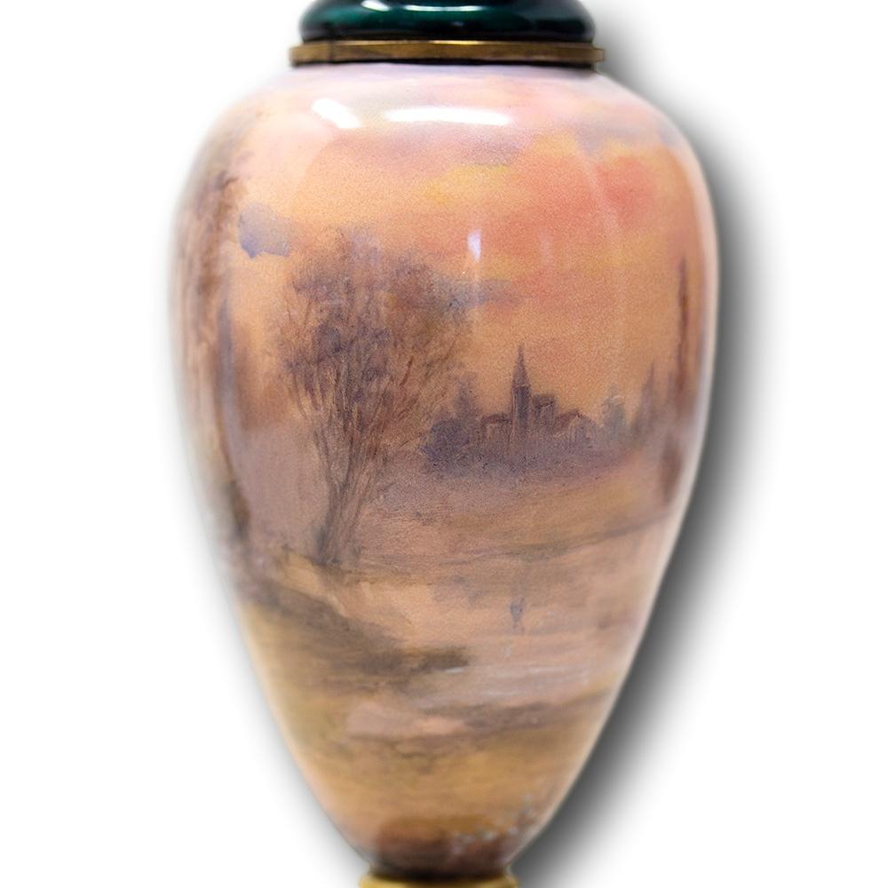 Paire de vases français anciens en émail de Limoges en vente 1
