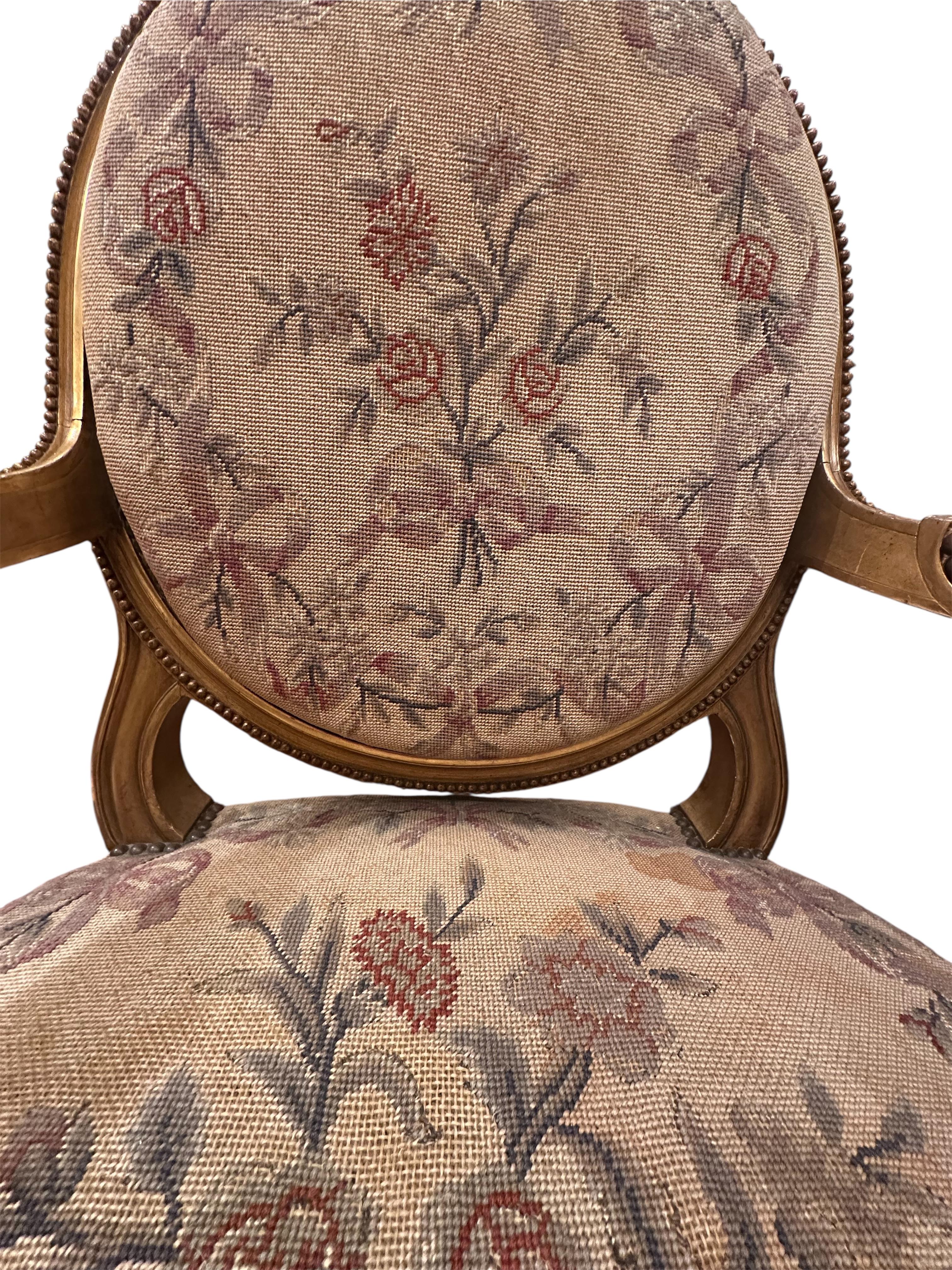 Antique French Pair of Louis XVI Style Carved Giltwood Fauteuils For Sale 6