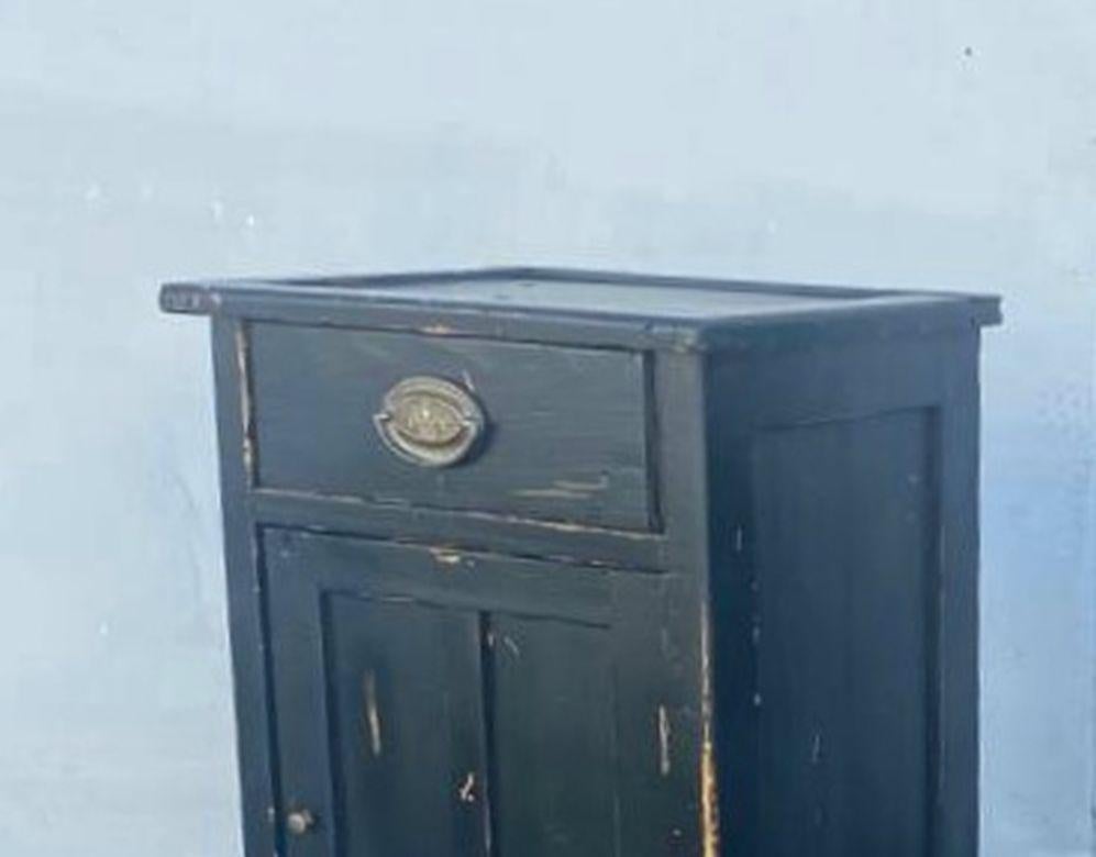 Antique French Pair of Night Stands In Distressed Condition For Sale In Los Angeles, CA