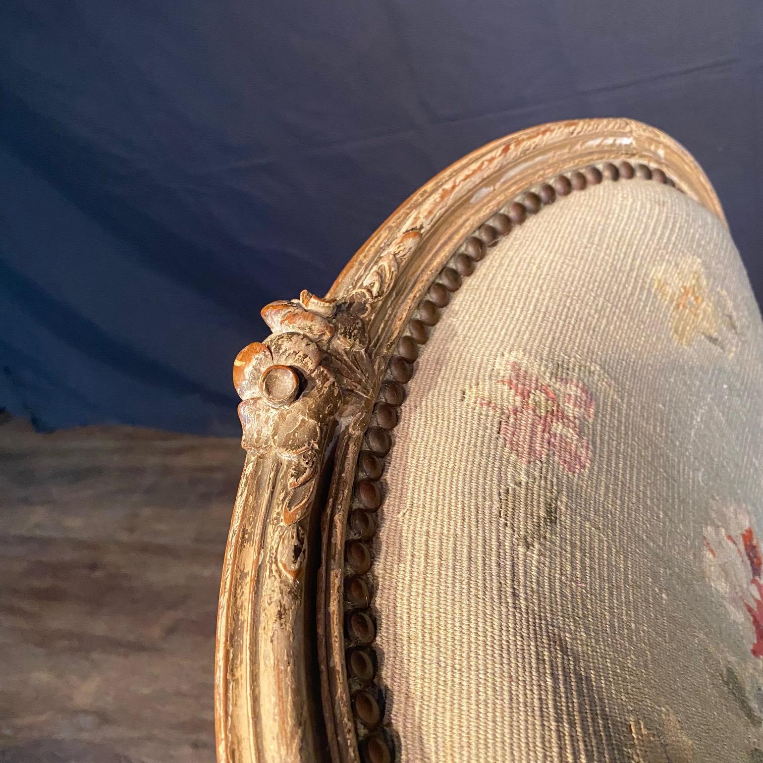 Antique French Pair of Painted Louis XV Armchairs Upholstered in Aubusson en venta 3