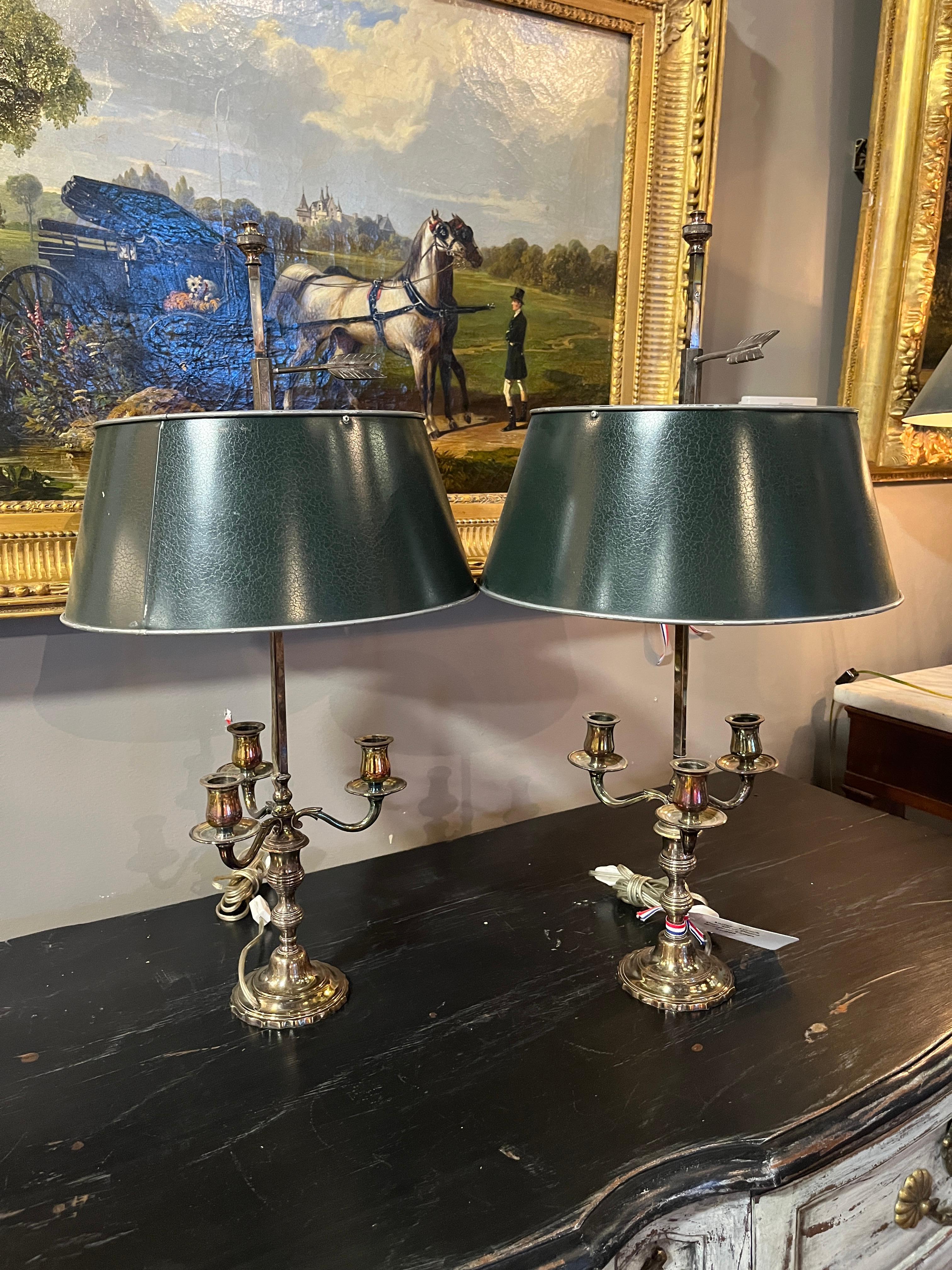 Direttorio Antique French Coppia di lampade Bouillotte placcate in argento in vendita