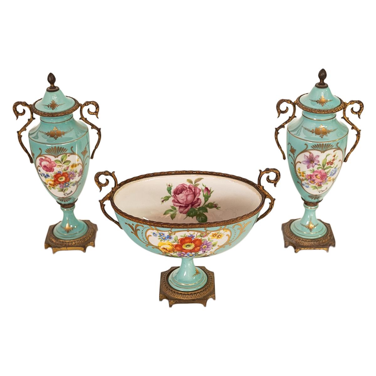 Antiquité française bleu pâle Sèvres Paris Porcelaine Ormolu Vase Coupe Garniture 1915 en vente 2