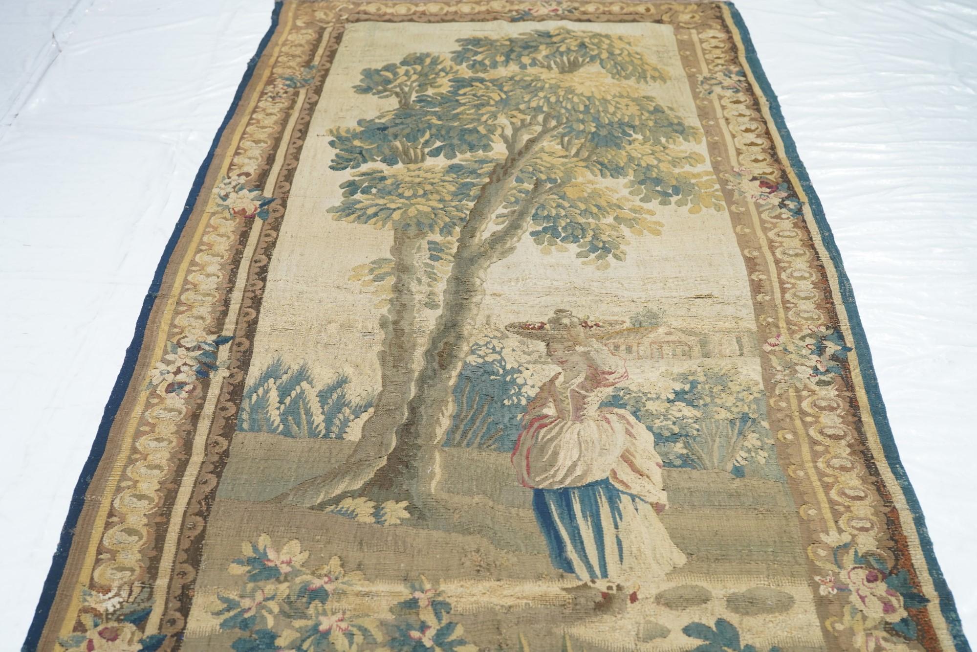 Antiker französischer Wandteppich mit Täfelung 3''8'''' x 8''10'''' im Angebot 2