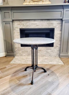 Antiker französischer Pariser Bistrotisch mit Steinplatte aus Gusseisen