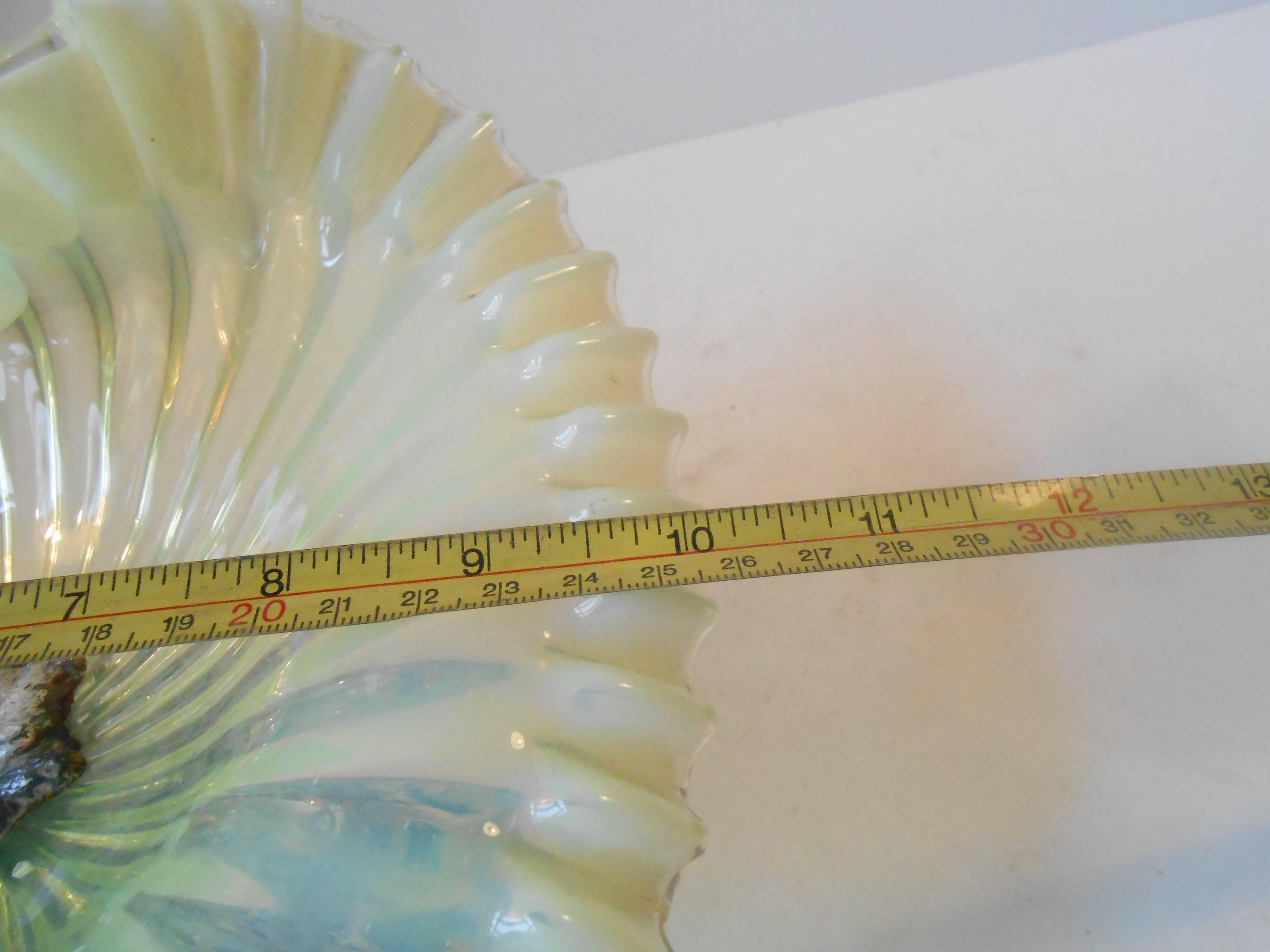 20th Century Antique French Pedestal Bowl in Opalescent Fluted Glass and Wrought Iron, 1900s For Sale