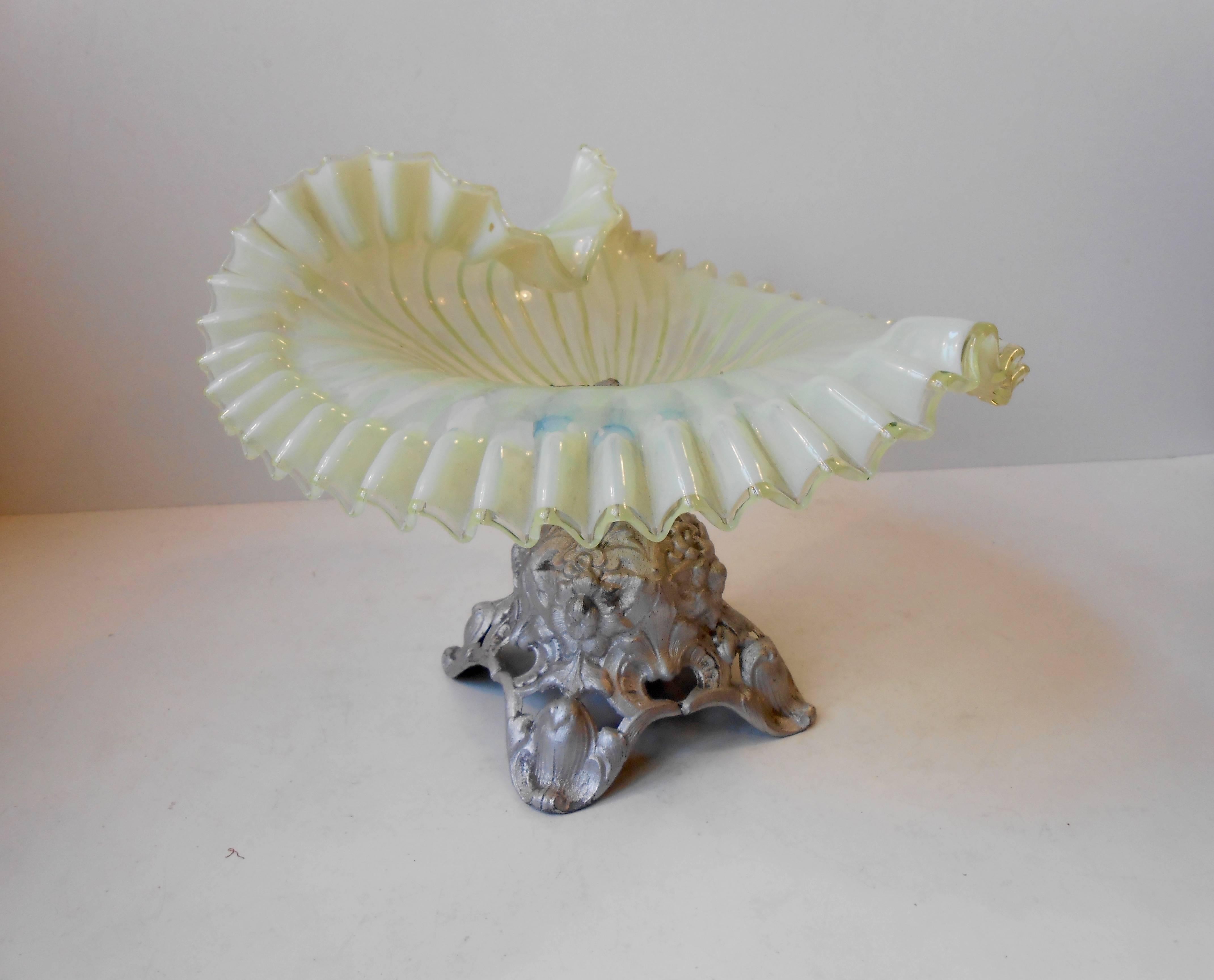 Antique French Pedestal Bowl in Opalescent Fluted Glass and Wrought Iron, 1900s For Sale 1