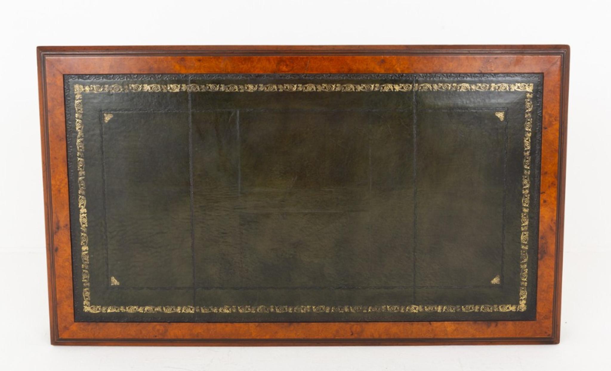 Antike Französisch Pedestal Schreibtisch Nussbaum 1880 (Spätes 19. Jahrhundert) im Angebot