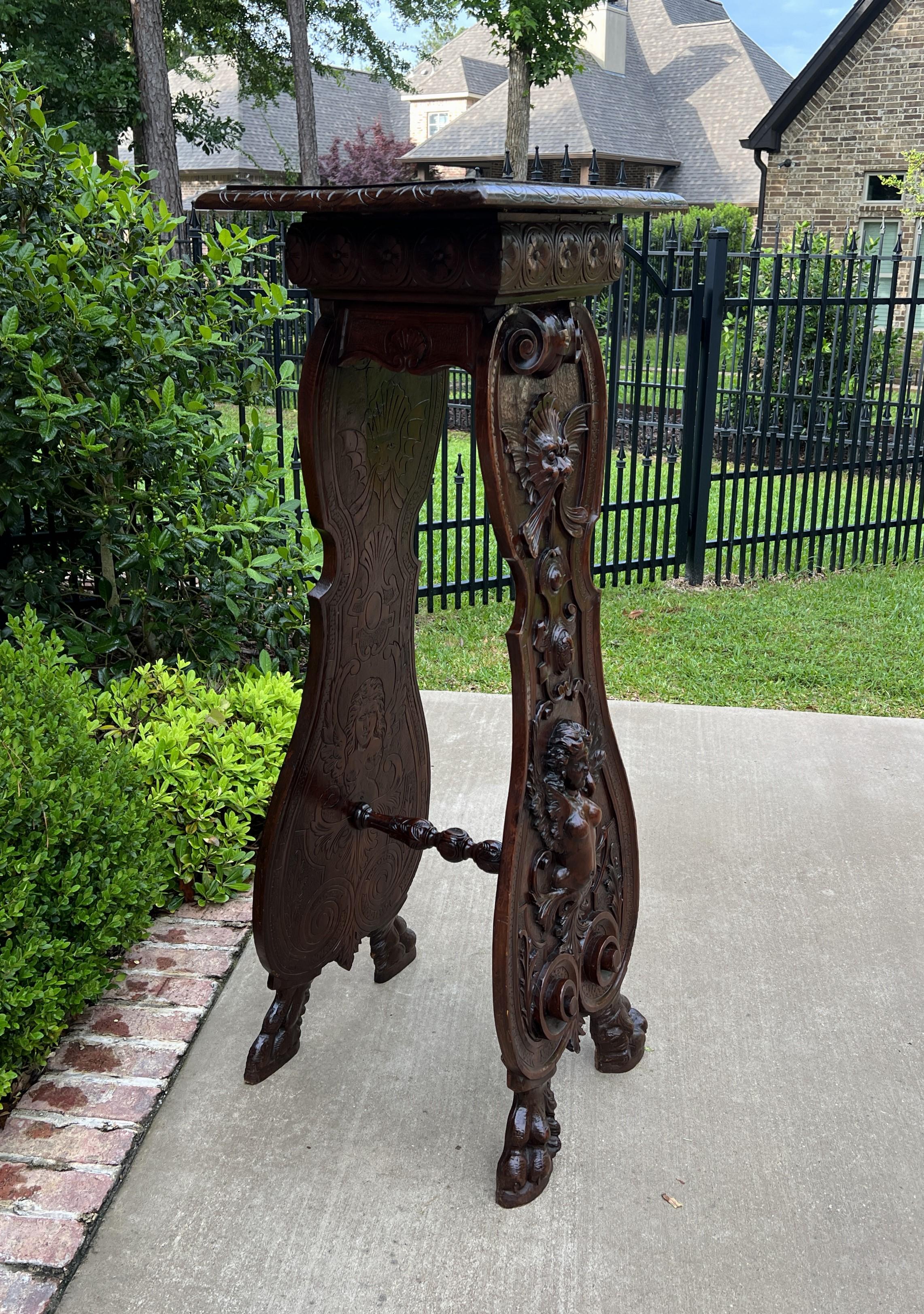 Néo-Renaissance Antique Français Pedestal Plant Stand Display Table Carved Oak Tall 19th C. en vente