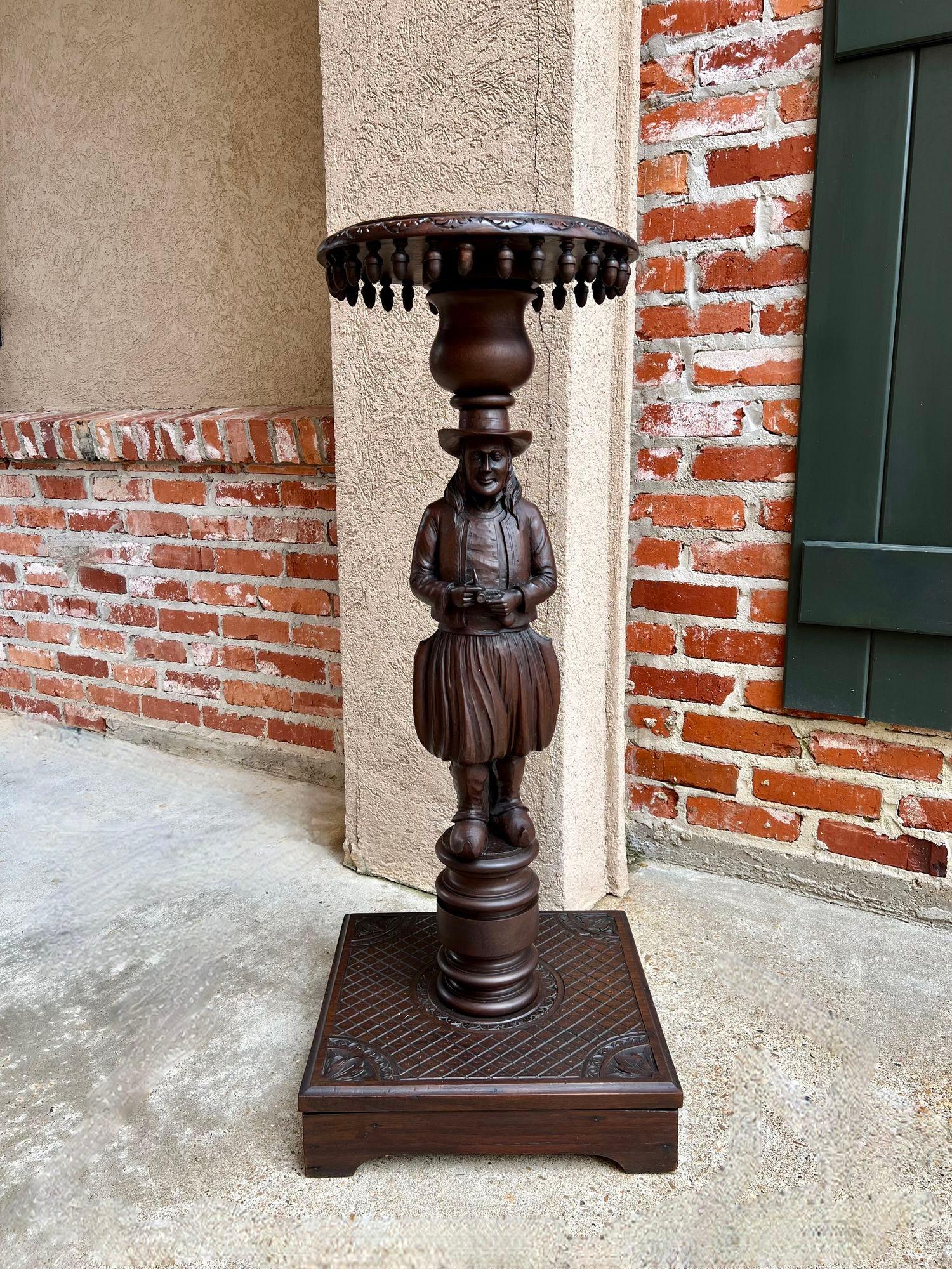 Antique French Pedestal Plant Stand Round Display Carved Brittany Baluster.

Direct from France, a tall and highly carved French pedestal/plant stand, with fabulous Brittany details!
The main feature here is the sold chestnut baluster with a full