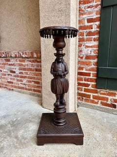 Antiquité française The Pedestal Plant Stand Round Display Carved Brittany Baluster