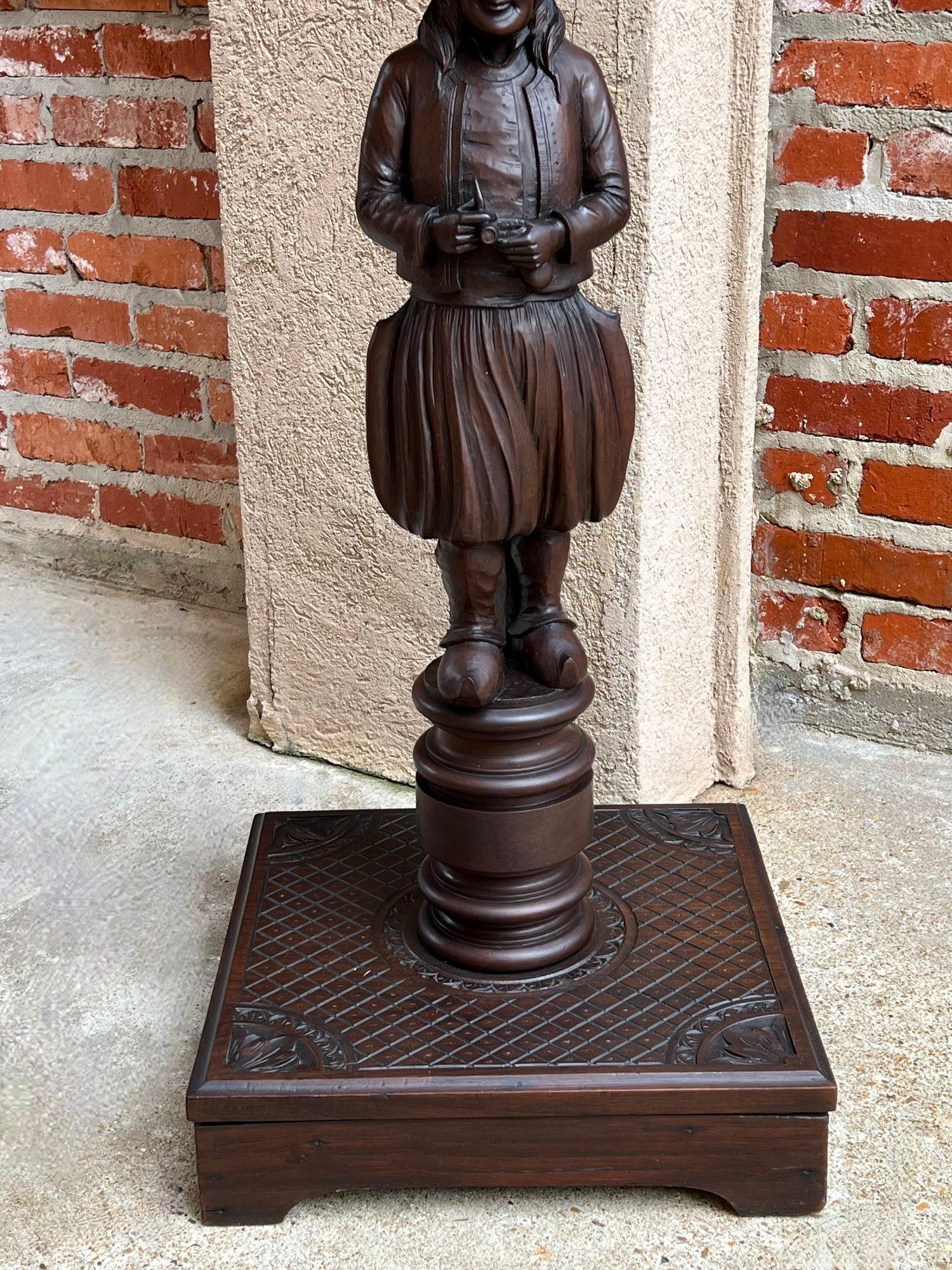 Antique French Pedestal Plant Stand Round Display Carved Brittany Baluster In Good Condition For Sale In Shreveport, LA