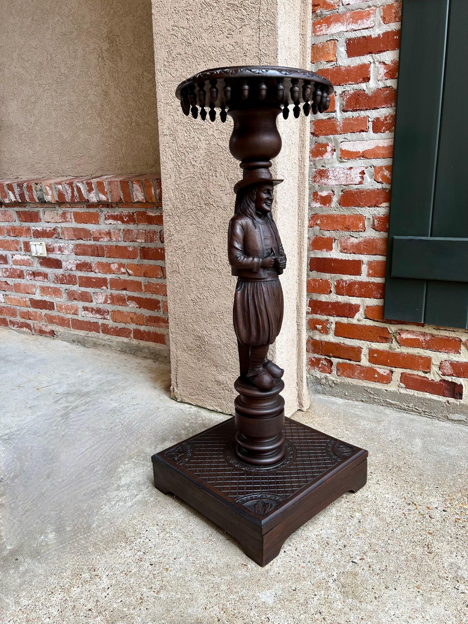 Early 20th Century Antique French Pedestal Plant Stand Round Display Carved Brittany Baluster For Sale