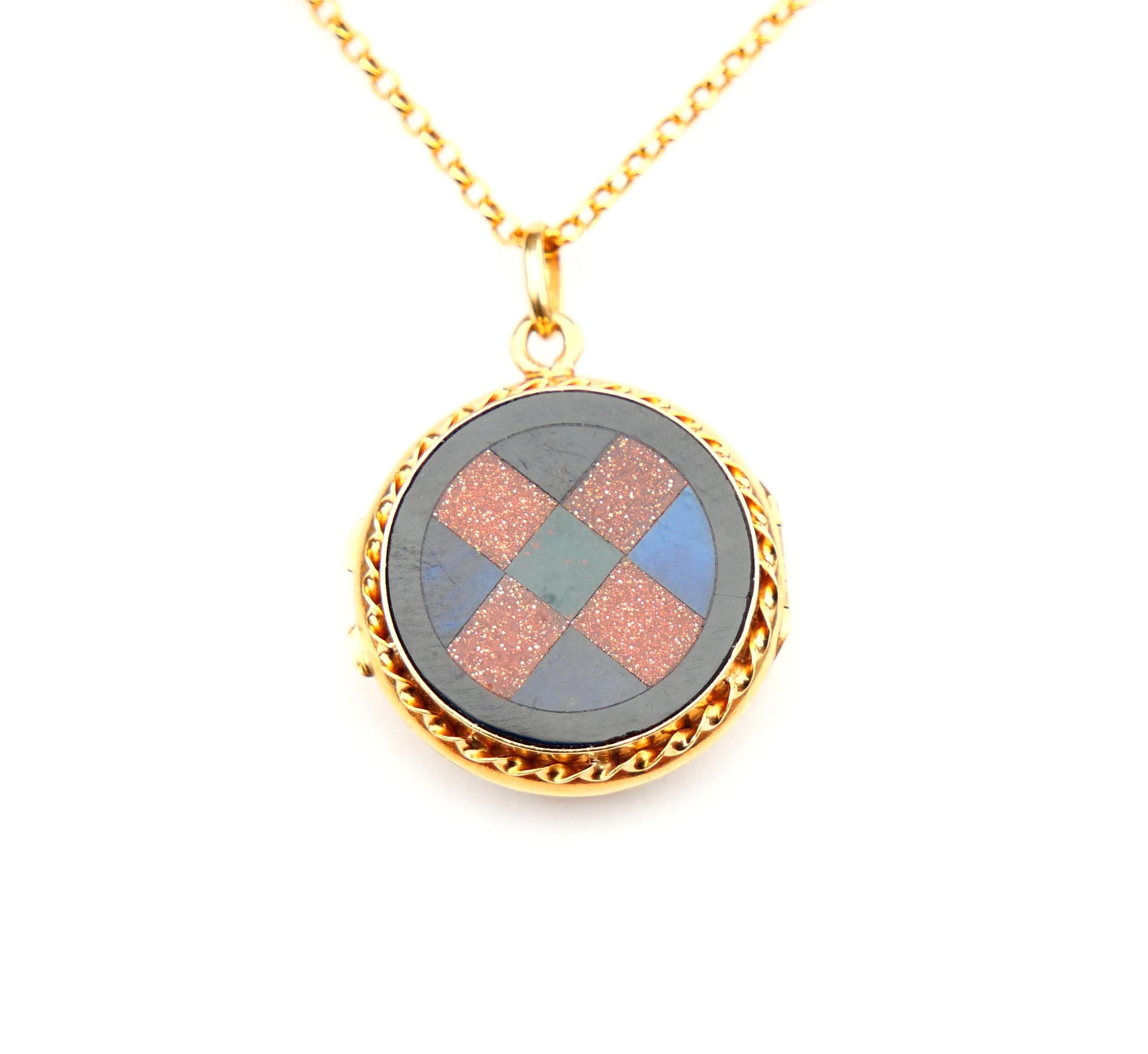 Antique French Pendant Locket Micromosaic natural stones solid 18K Gold  / 9.2 g For Sale 2