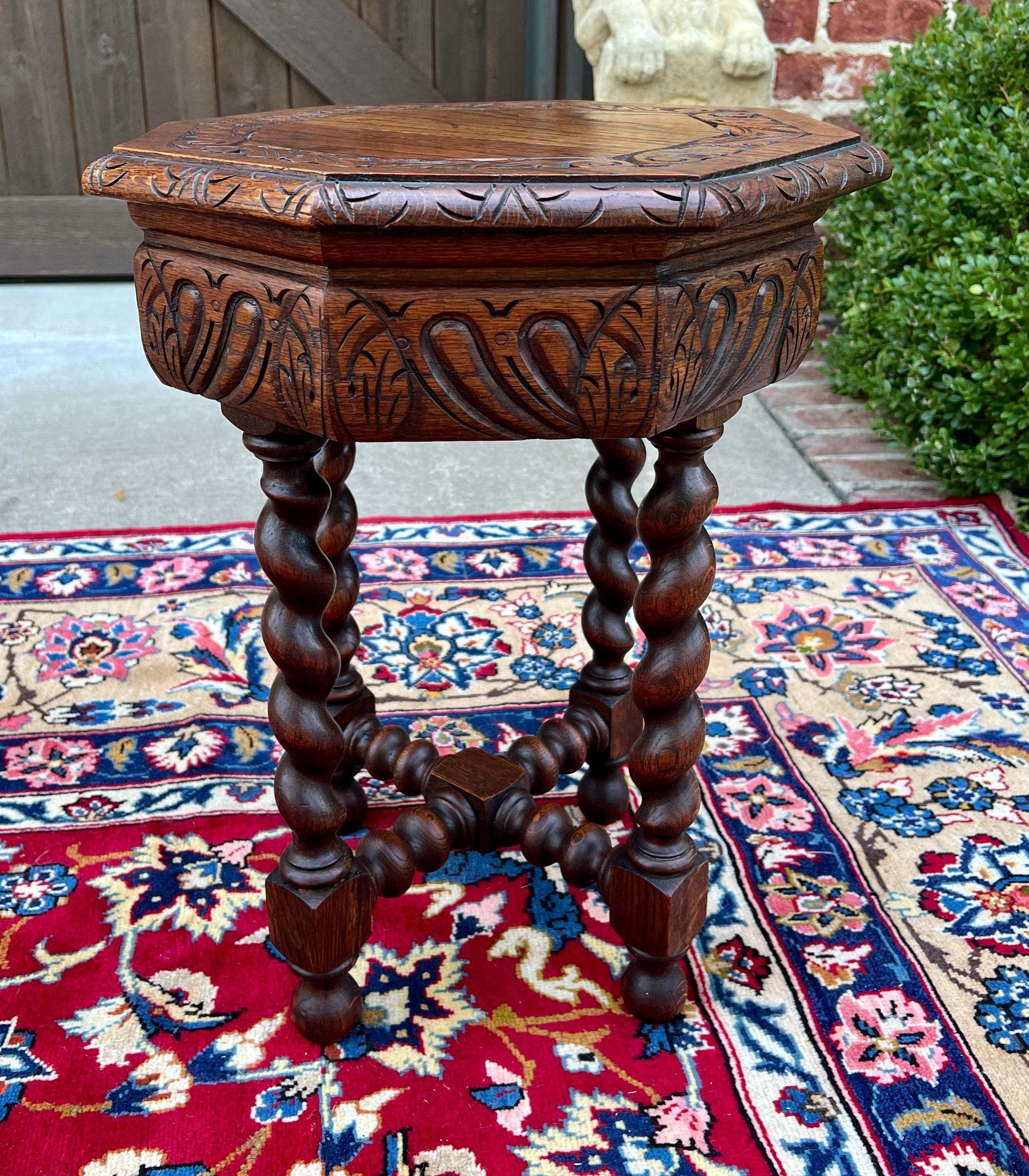 Neorinascimentale Antique French Petite BARLEY TWIST Octagonale Renaissance Revival Oak 19th