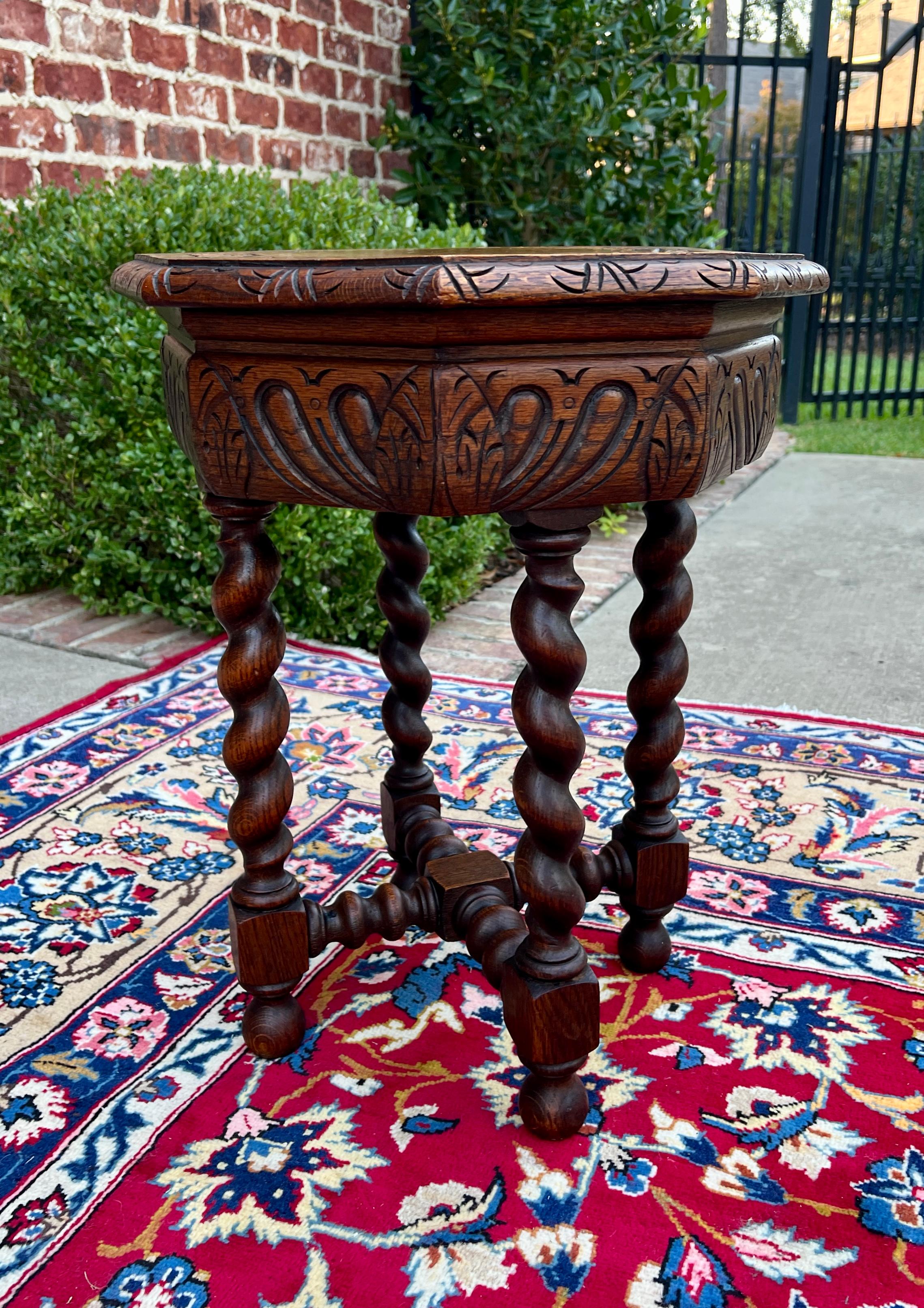 Antique French Petite BARLEY TWIST Octagonale Renaissance Revival Oak 19th In condizioni buone a Tyler, TX