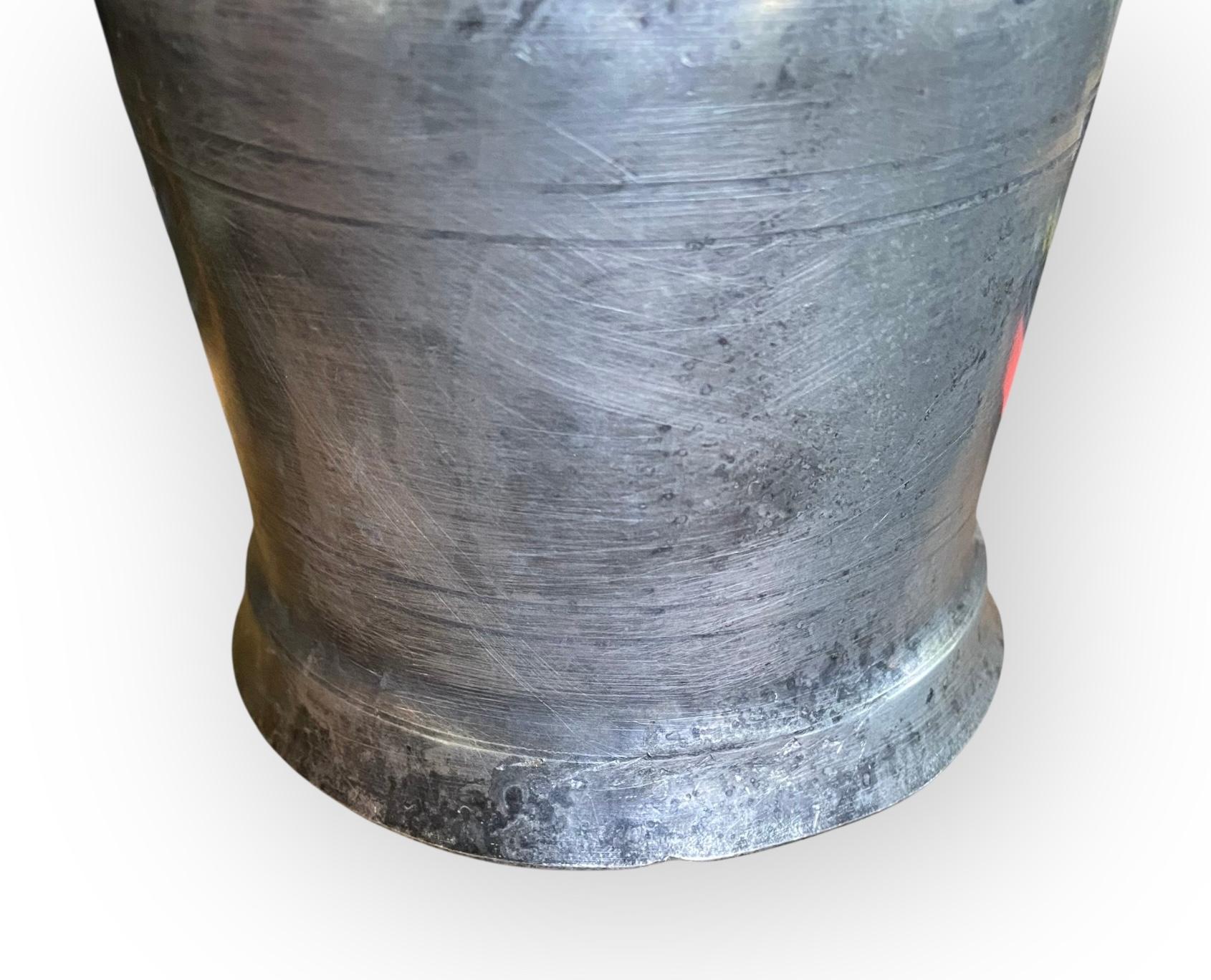 Antique French Pewter Flagon Lidded Pitcher (brocca con coperchio) in vendita 12