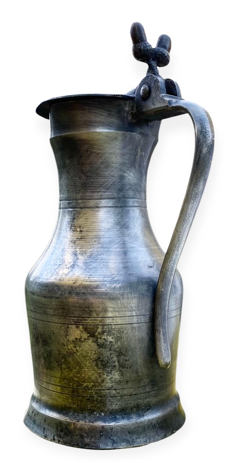 Francese Antique French Pewter Flagon Lidded Pitcher (brocca con coperchio) in vendita