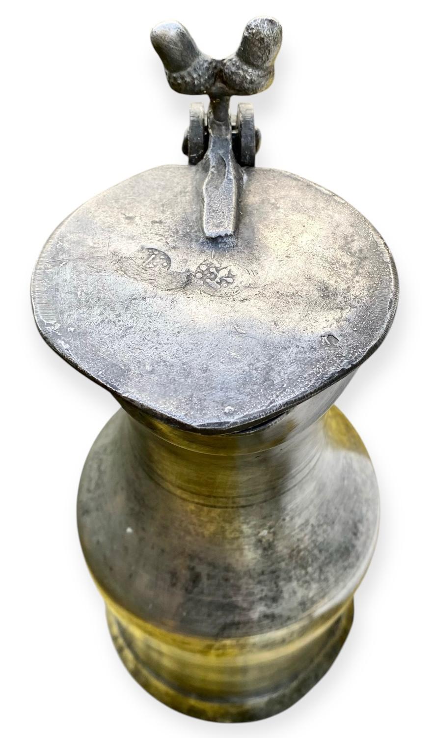Fatto a mano Antique French Pewter Flagon Lidded Pitcher (brocca con coperchio) in vendita