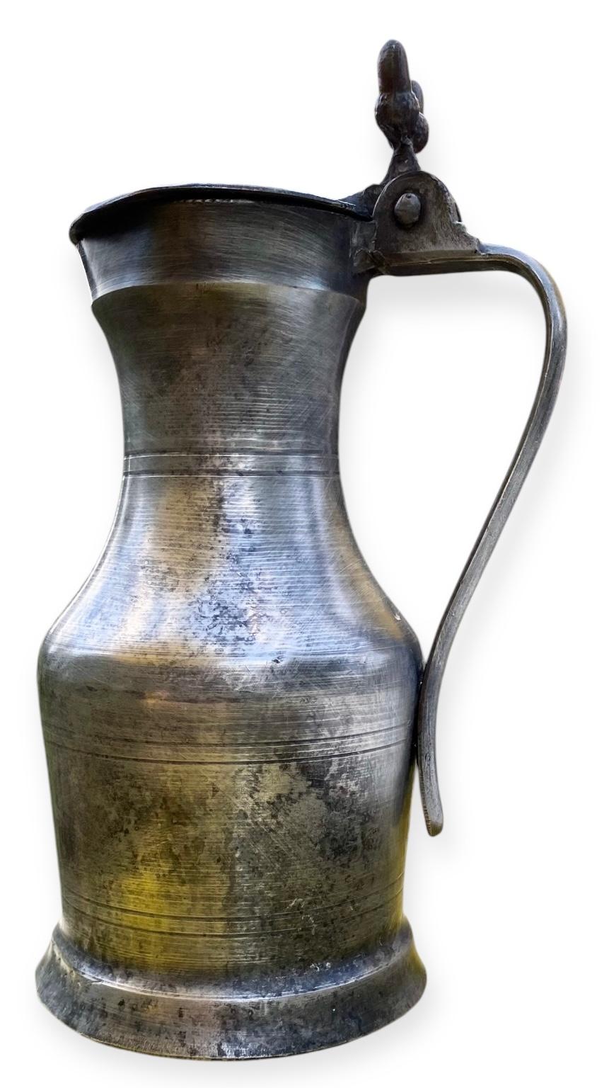 Peltro Antique French Pewter Flagon Lidded Pitcher (brocca con coperchio) in vendita