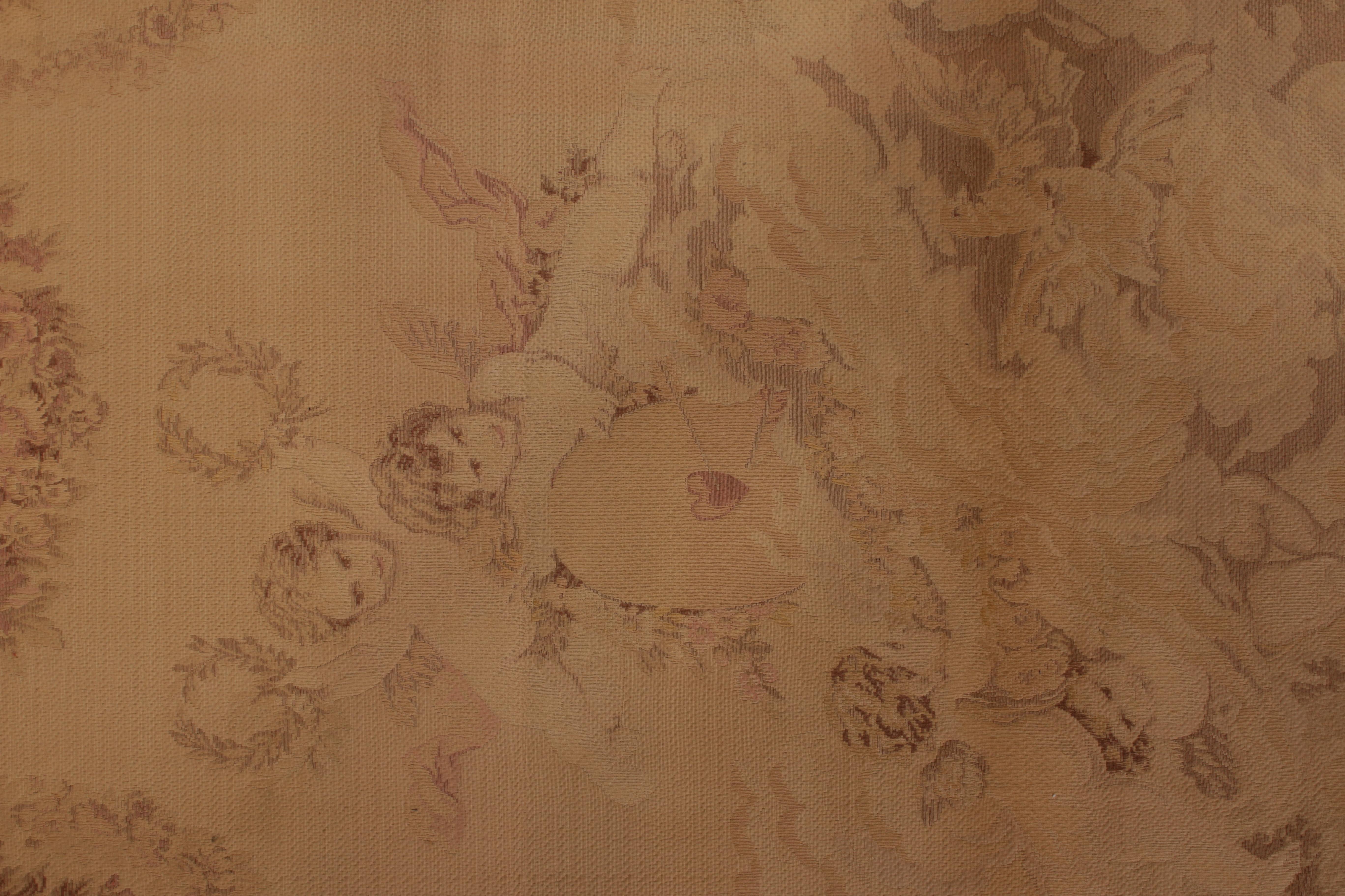 Français Tapis pictural français ancien en laine beige crème de Rug & Kilim en vente