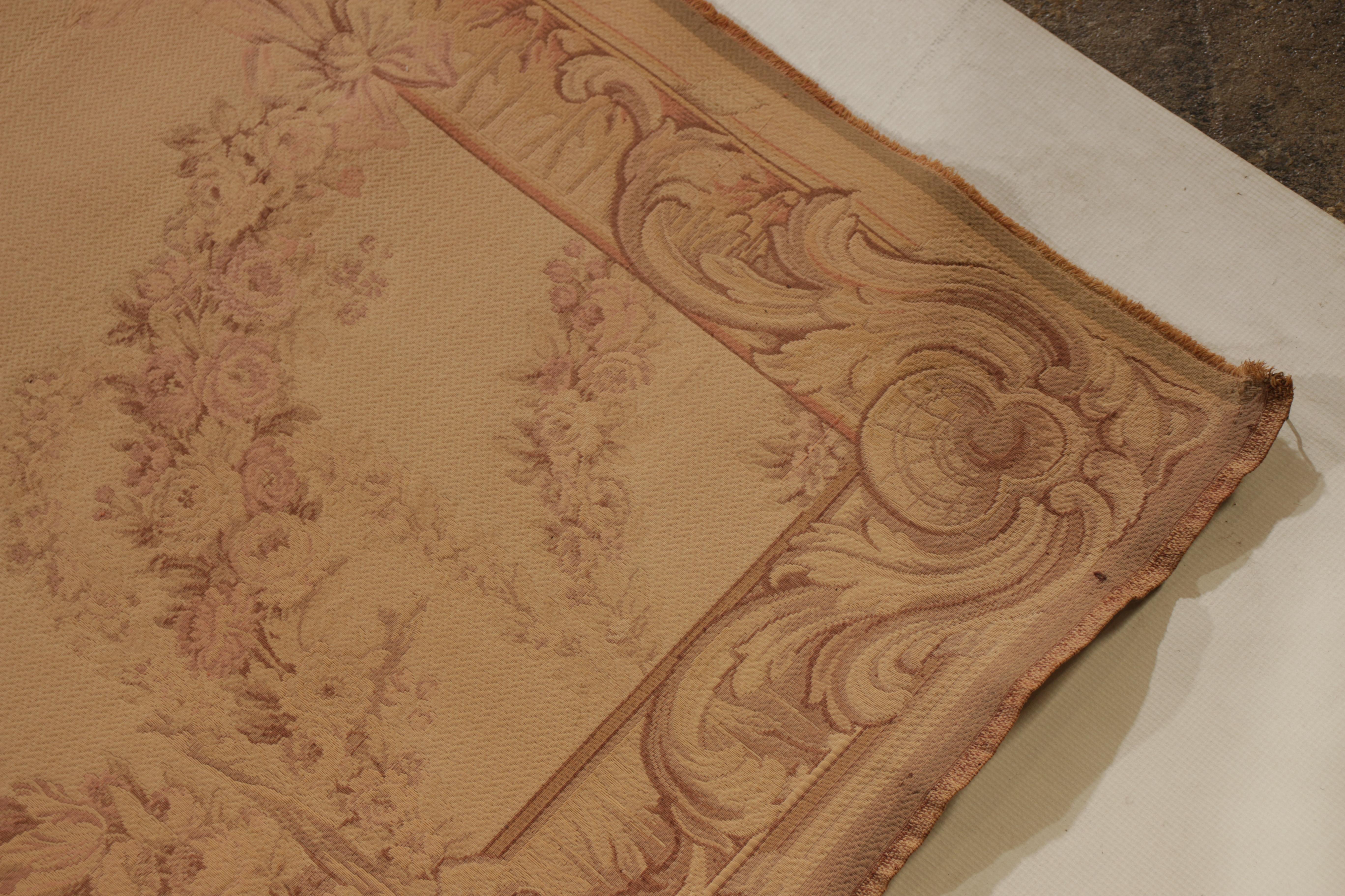 Laine Tapis pictural français ancien en laine beige crème de Rug & Kilim en vente